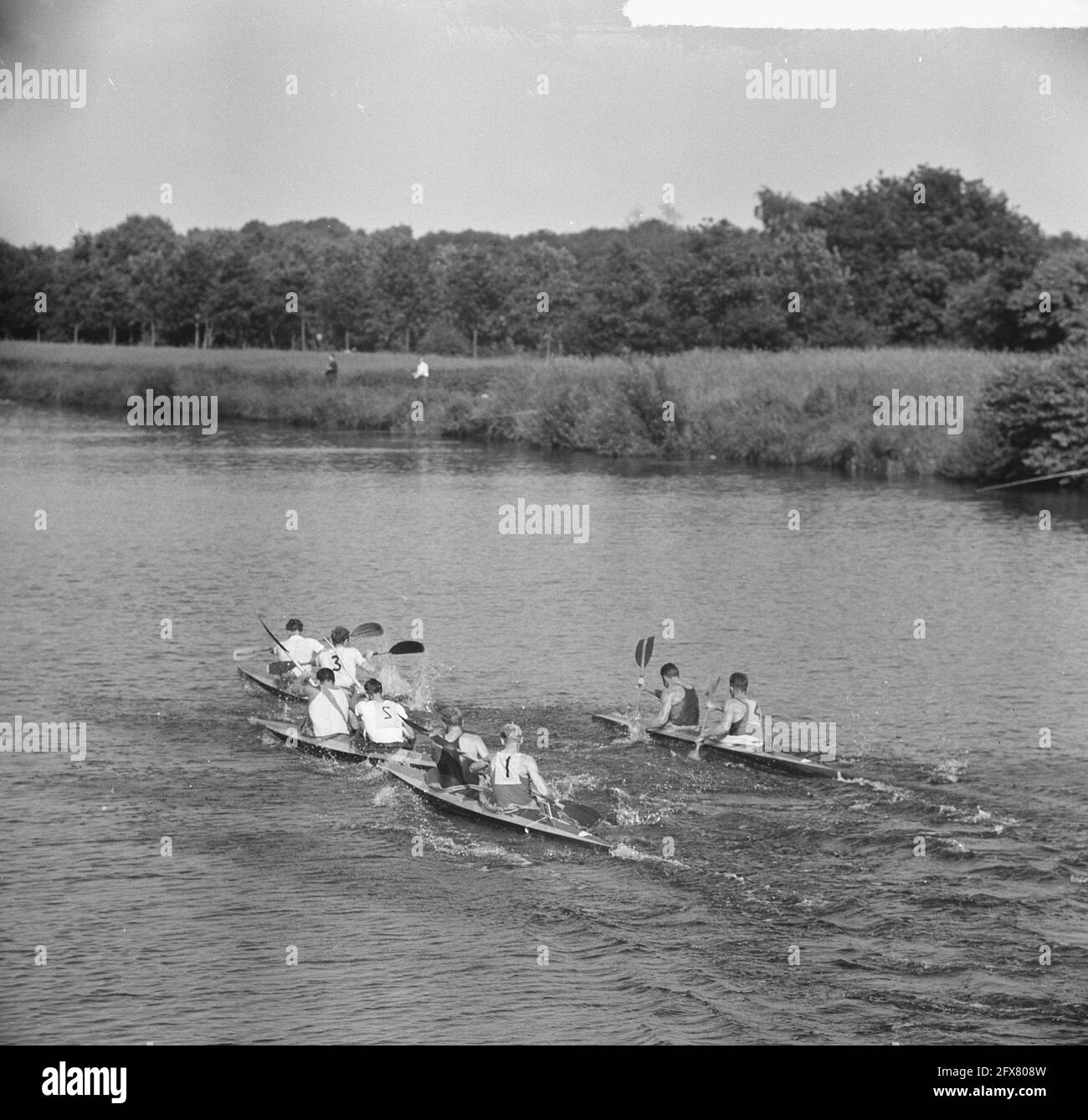 Championship of the Netherlands Canoe 10,000m Men on Twenthe Canal at Eefde. Lagrand, Kracht, Baan, van der Ster, Weyzen, Knuppe, Leeuwerik and Beunder, June 29, 1963, Championships, canoeists, The Netherlands, 20th century press agency photo, news to remember, documentary, historic photography 1945-1990, visual stories, human history of the Twentieth Century, capturing moments in time Stock Photo