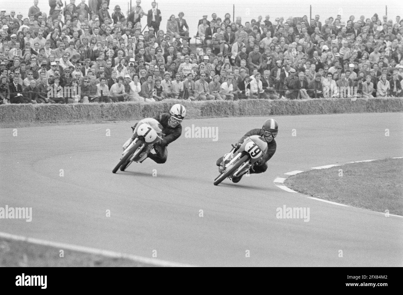 Angel Nieto (l) and Jan de Vries (r) on 50cc in action, June 26, 1971, motorsports, The Netherlands, 20th century press agency photo, news to remember, documentary, historic photography 1945-1990, visual stories, human history of the Twentieth Century, capturing moments in time Stock Photo