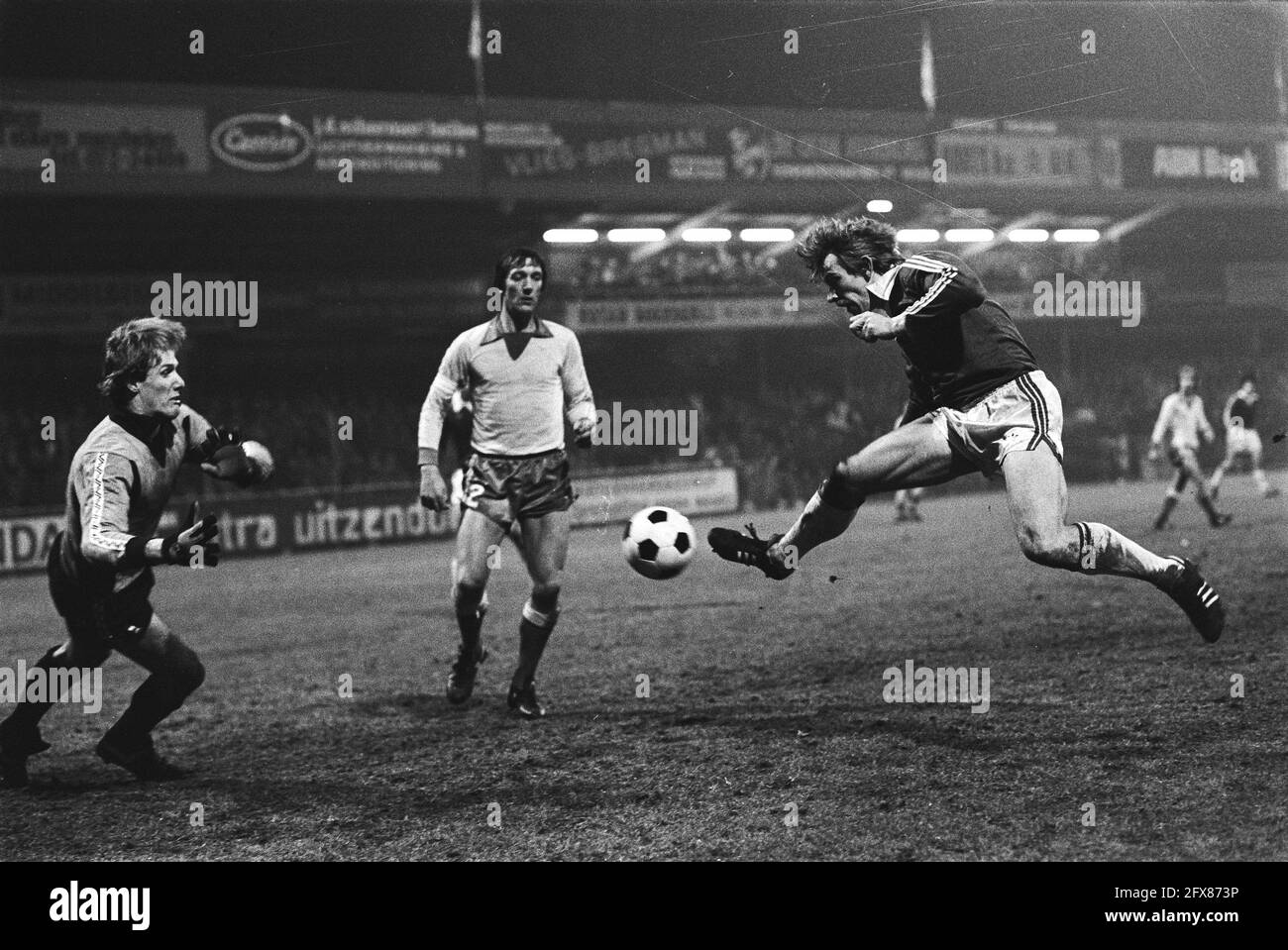 AZ 67 against FC Utrecht 2-0, (KNVB cup); Jaan de Graaf goes to score, goalkeeper van Breukelen, Utrecht player Wilbret, February 13, 1980, sports, soccer, The Netherlands, 20th century press agency photo, news to remember, documentary, historic photography 1945-1990, visual stories, human history of the Twentieth Century, capturing moments in time Stock Photo