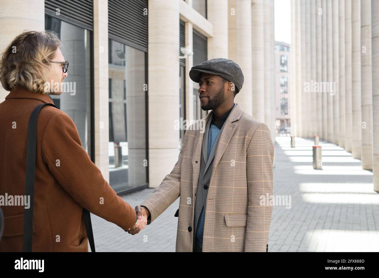 People standing on street hi-res stock photography and images - Alamy