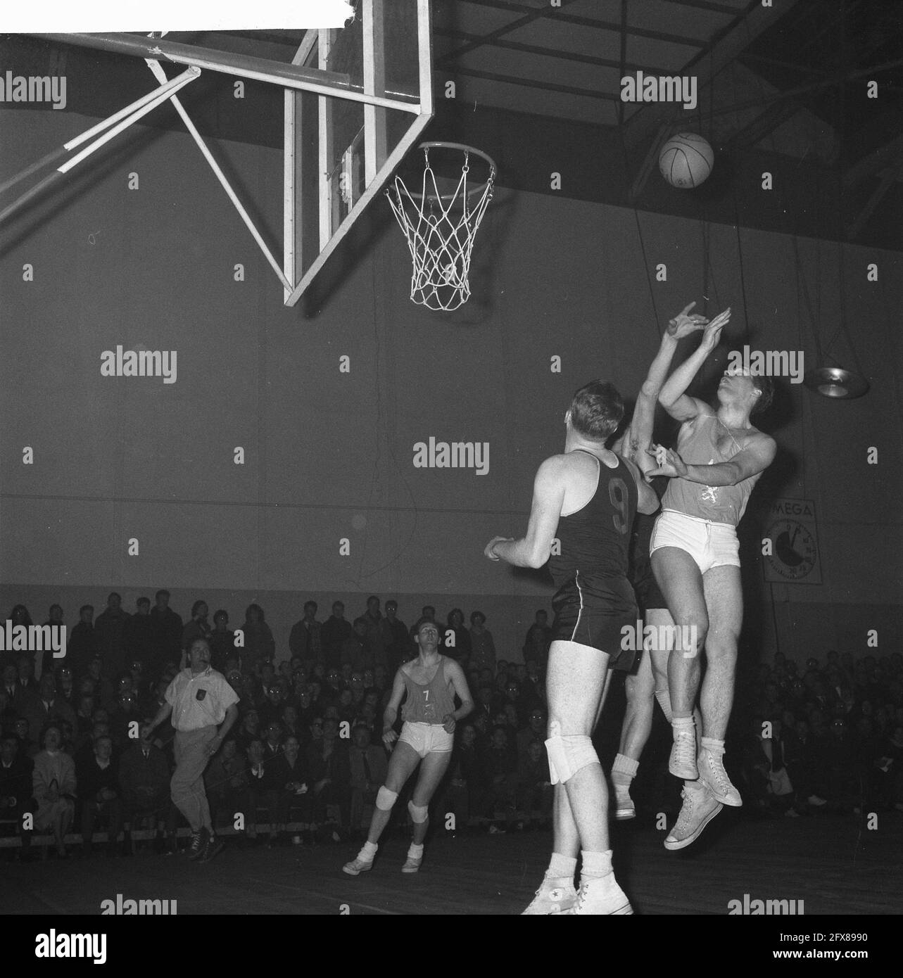 Basketball in the 1990 Black and White Stock Photos & Images Alamy