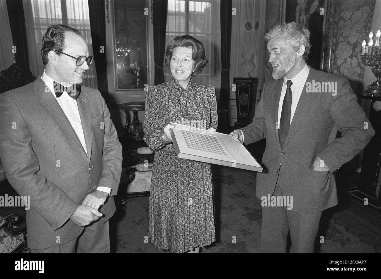 Beatrix received (compter) stamps with image at Lange Voorhout Palace from state secr. Van der Doef . Designer Crosses, Beatrix and Van der Doef, December 14, 1981, POSTAGE STAMPS, designers, The Netherlands, 20th century press agency photo, news to remember, documentary, historic photography 1945-1990, visual stories, human history of the Twentieth Century, capturing moments in time Stock Photo