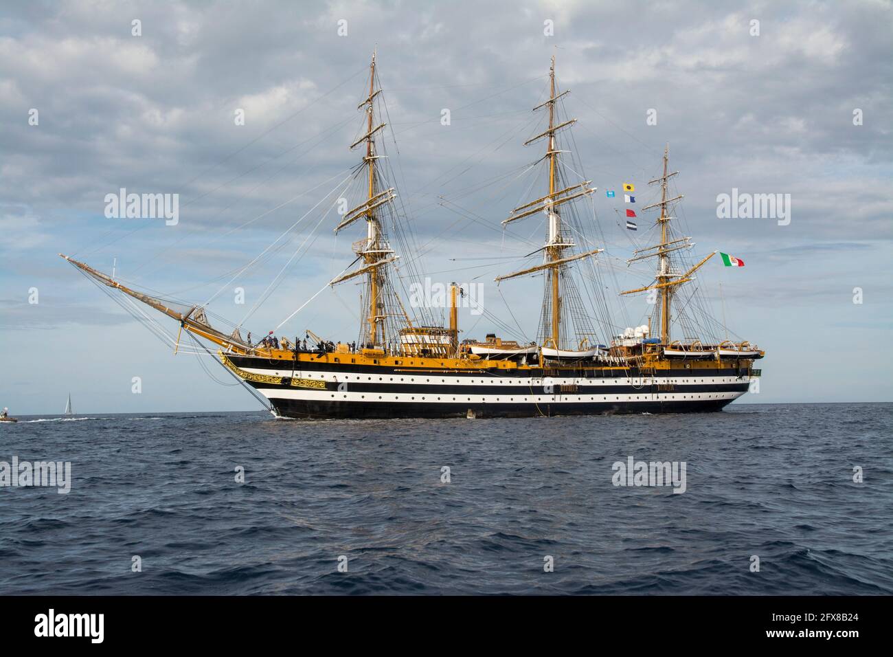 Veliero amerigo vespucci hi-res stock photography and images - Alamy