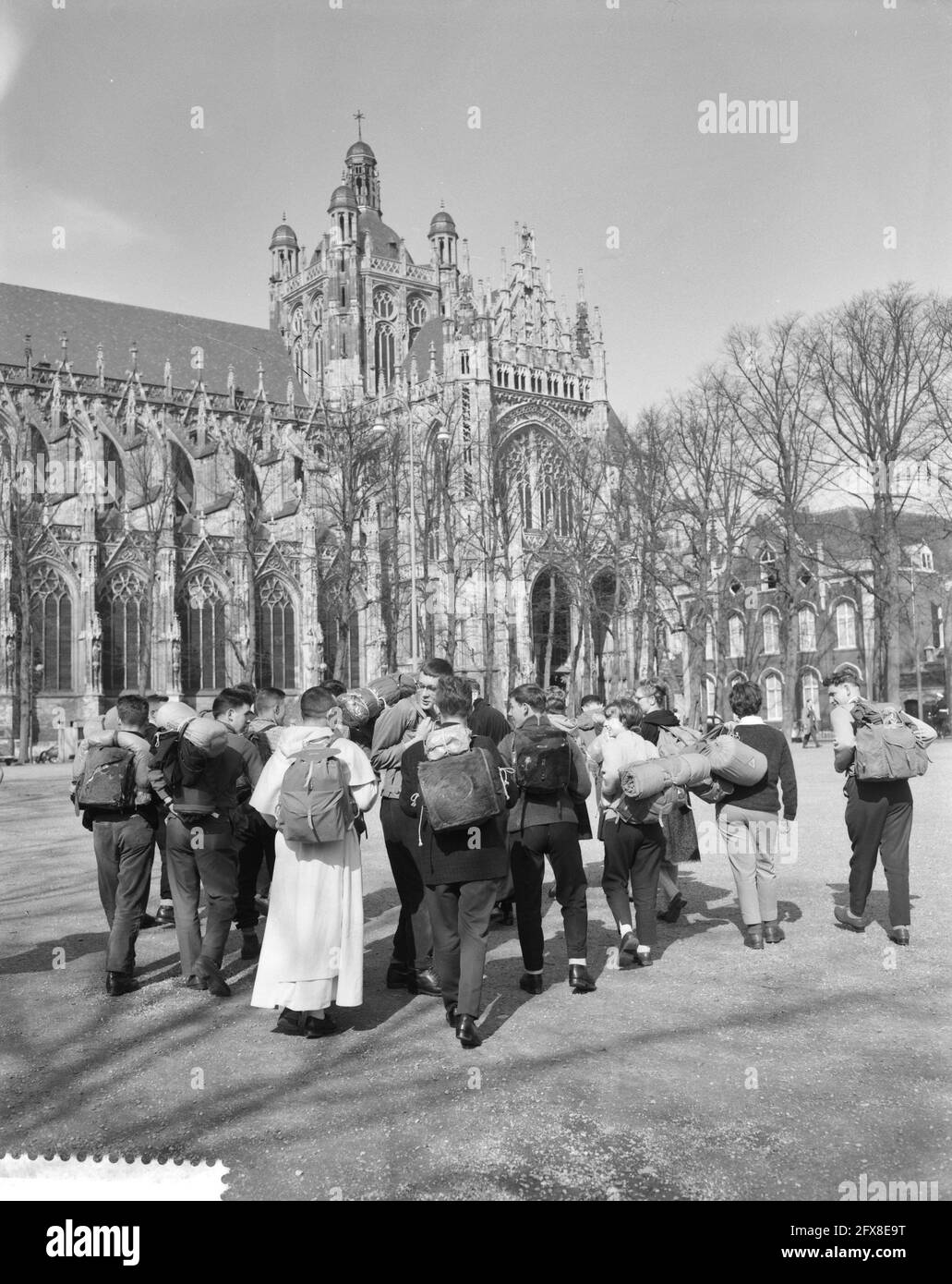 Beginning of the foot march Pax Christi at Den Bosch . Gathering place at the parade of the 2500 participants, April 6, 1961, Foot marches, participants, parades, gathering places, The Netherlands, 20th century press agency photo, news to remember, documentary, historic photography 1945-1990, visual stories, human history of the Twentieth Century, capturing moments in time Stock Photo