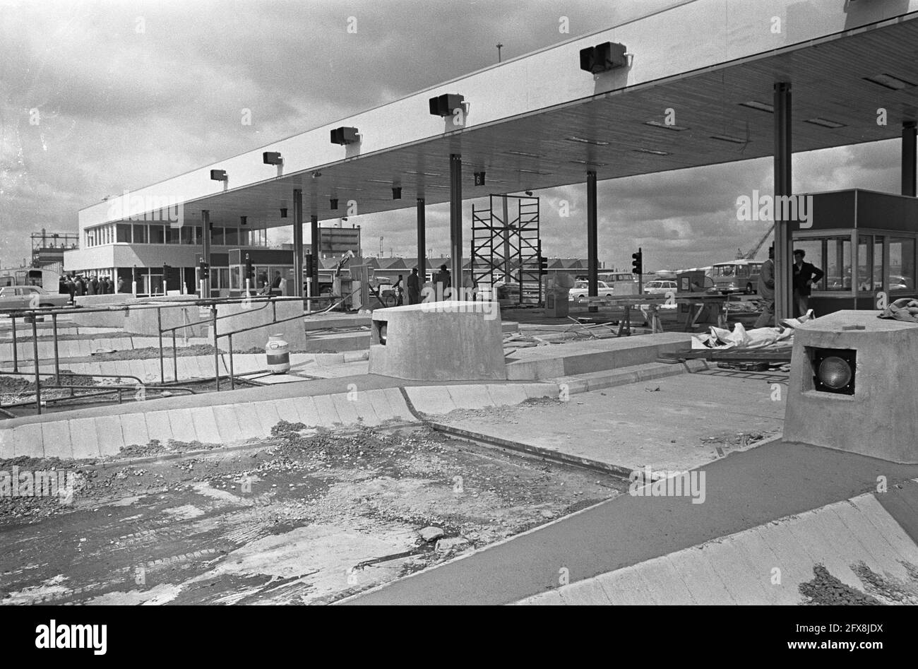 beneluxtunnel-nearly-completed-black-and-white-stock-photos-images