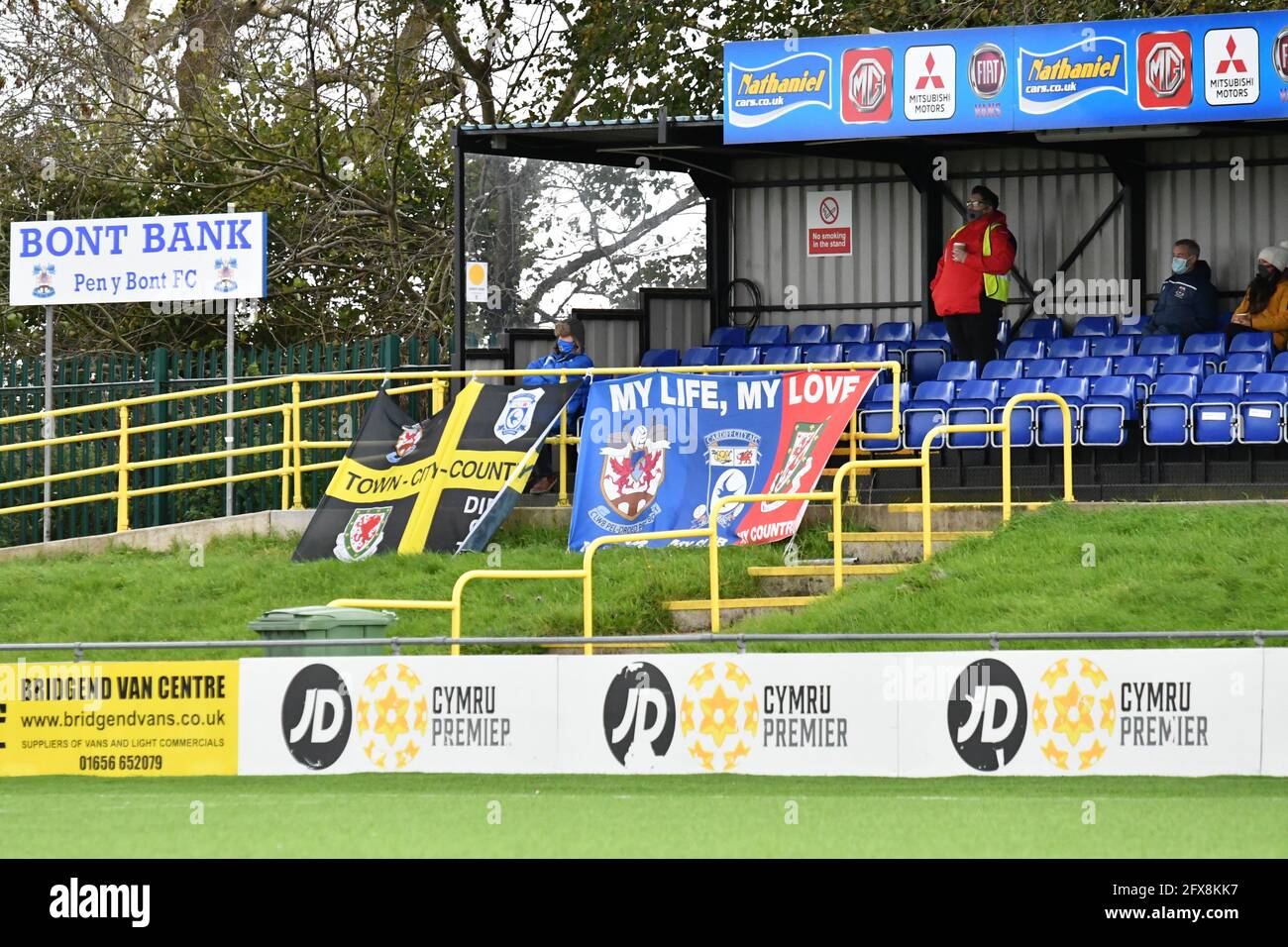 Football fans uk flags stadium hi-res stock photography and images - Alamy