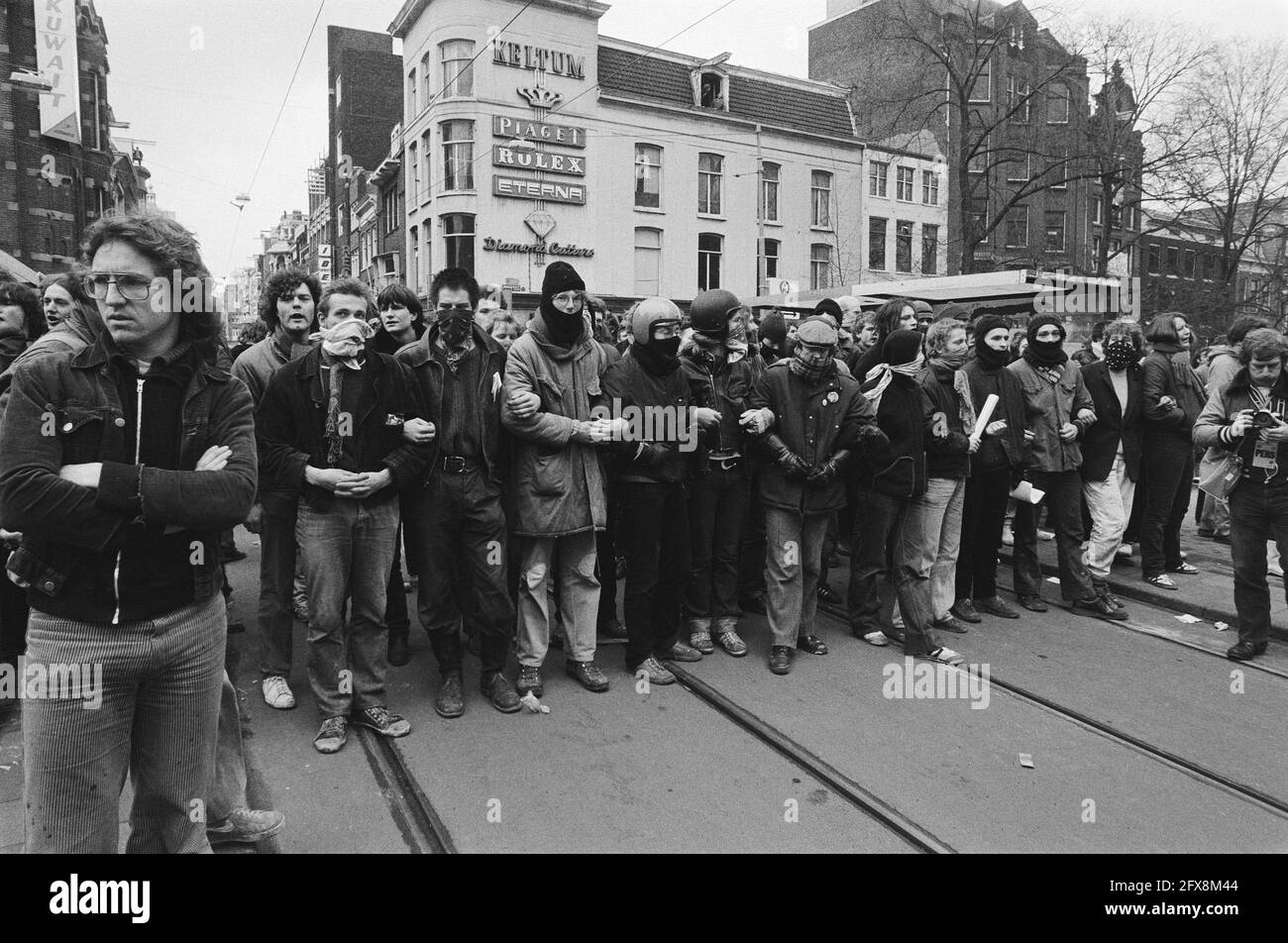 Protesters form human barricade hi-res stock photography and images - Alamy