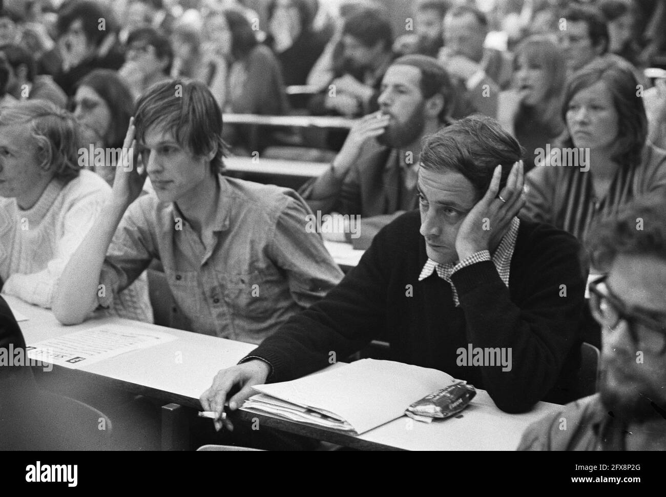 Occupiers Maagdenhuis meeting in Oudemanhuispoort, Amsterdam about upcoming trials Ton Regtien in the hall, 9 June 1969, trials, halls, The Netherlands, 20th century press agency photo, news to remember, documentary, historic photography 1945-1990, visual stories, human history of the Twentieth Century, capturing moments in time Stock Photo