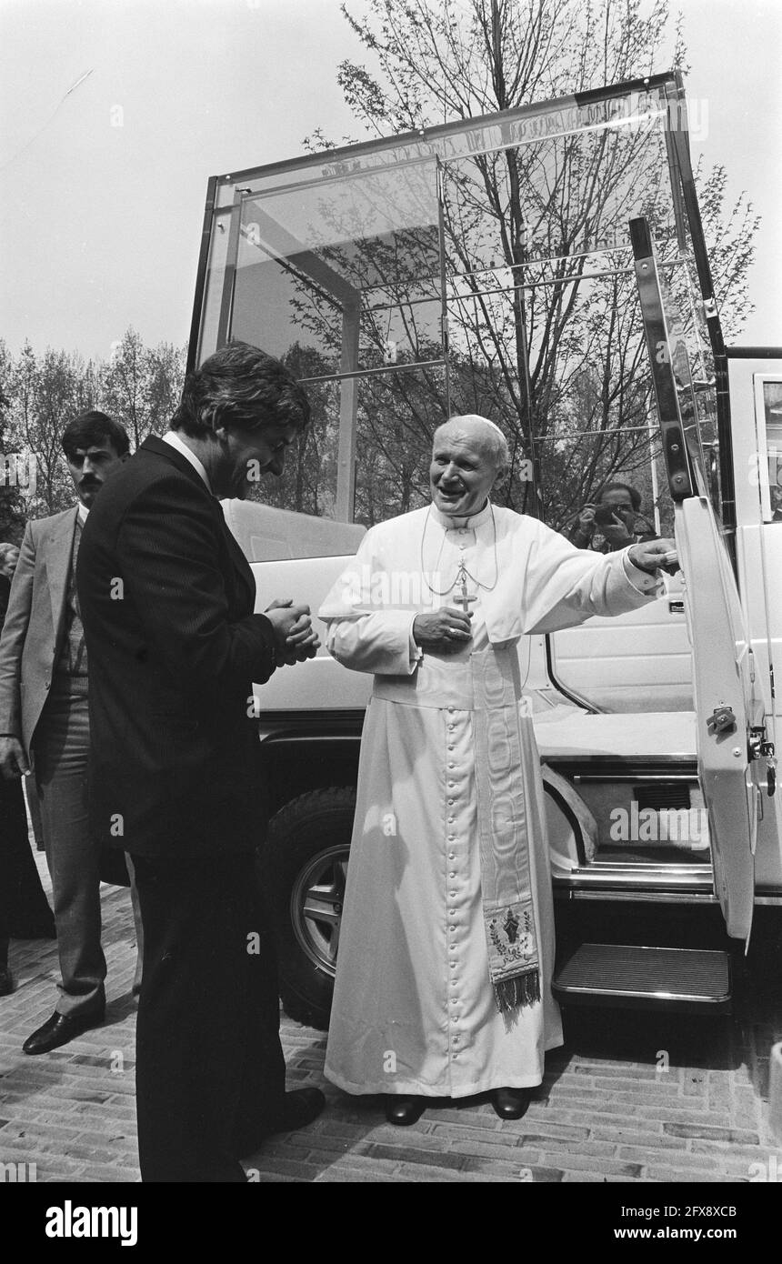 Visit Pope John Paul II to the Netherlands; Pope and Prime Minister Lubbers  at Pope-mobile, 13 May 1985, visits, popes, The Netherlands, 20th century  press agency photo, news to remember, documentary, historic