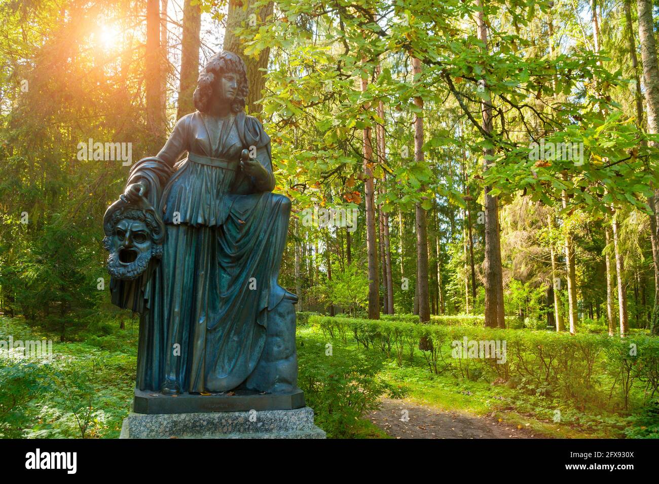 PAVLOVSK, ST PETERSBURG, RUSSIA - SEPTEMBER 21, 2017. Bronze sculpture of Melpomene - the muse of tragedy, with a tragic mask. Old Silvia park in Pavl Stock Photo