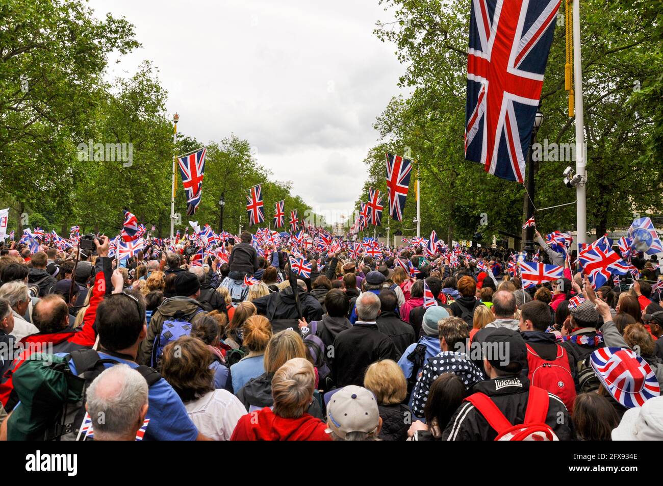 Crowds fill The Mall heading towards Buckingham Palace hoping for a view of The Queen at the Queens Diamond Jubilee celebration in London, UK Stock Photo