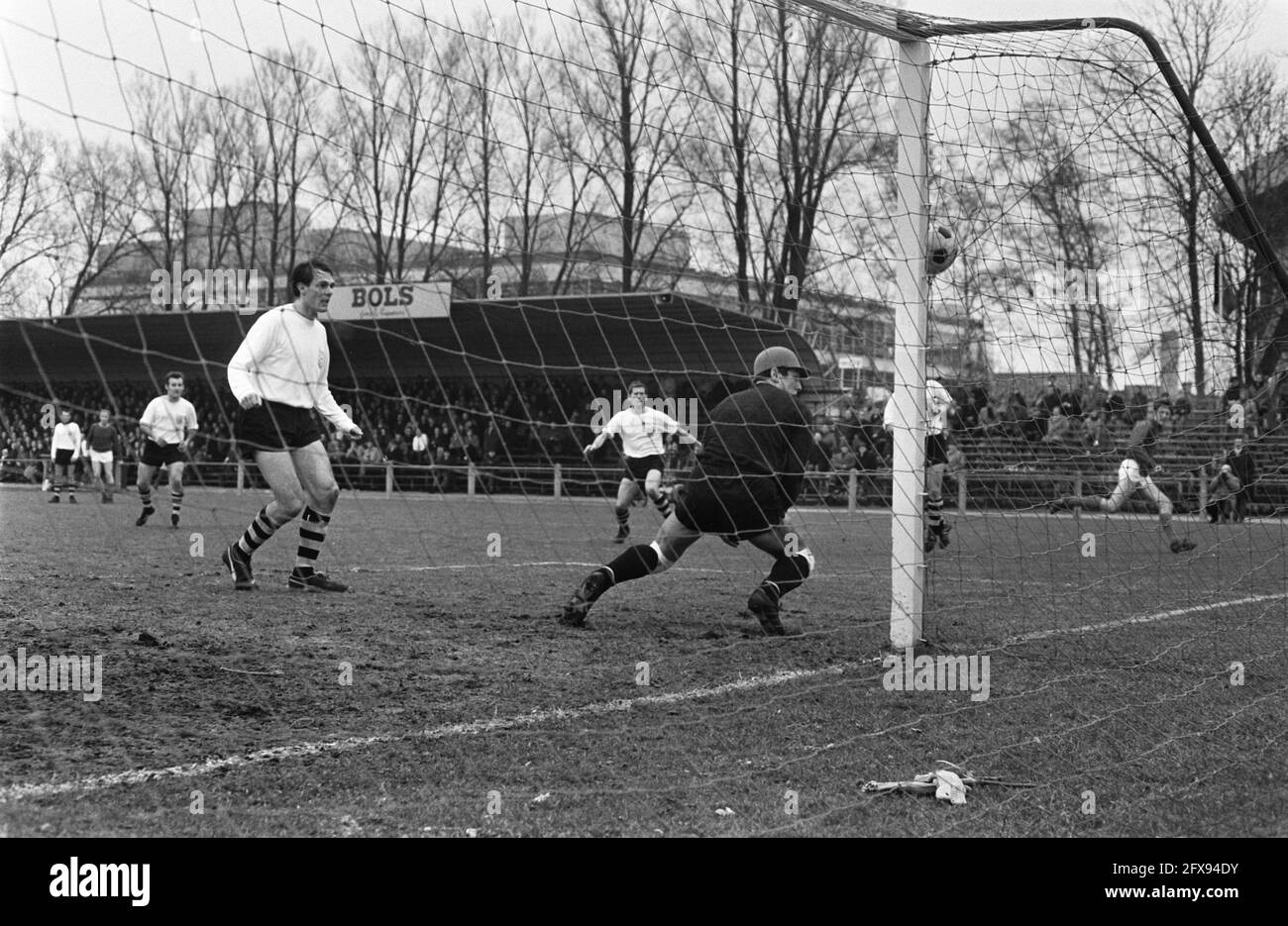 Blauw-Wit v Den Bosch 2-0. Action, 15 March 1970, sports, soccer, The Netherlands, 20th century press agency photo, news to remember, documentary, historic photography 1945-1990, visual stories, human history of the Twentieth Century, capturing moments in time Stock Photo