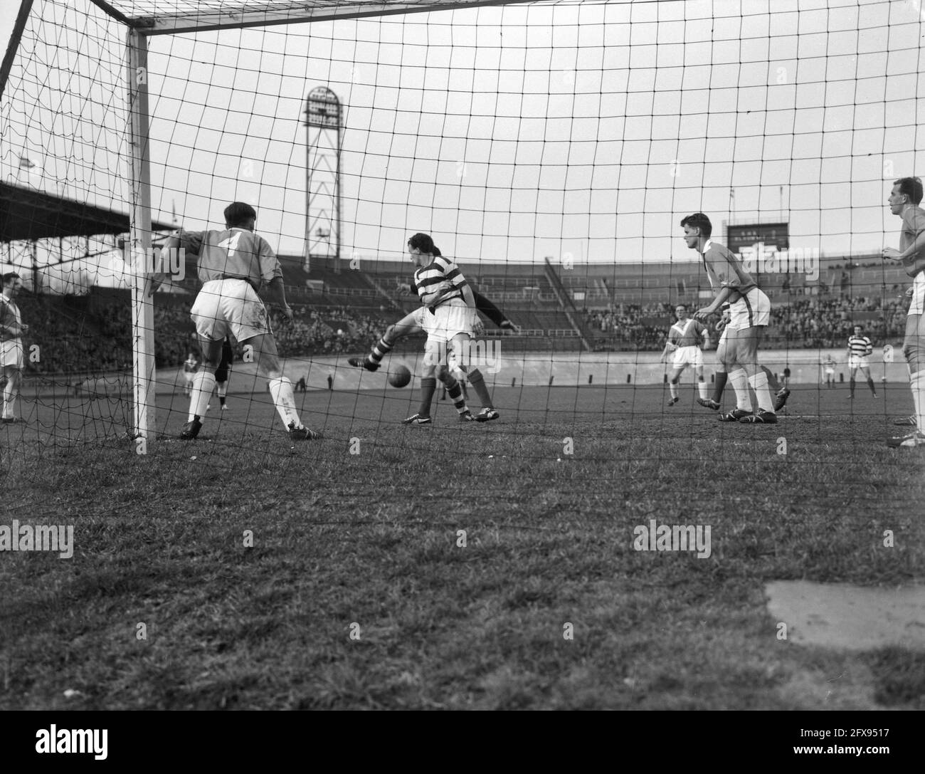 Goal wrestling hires stock photography and images Alamy