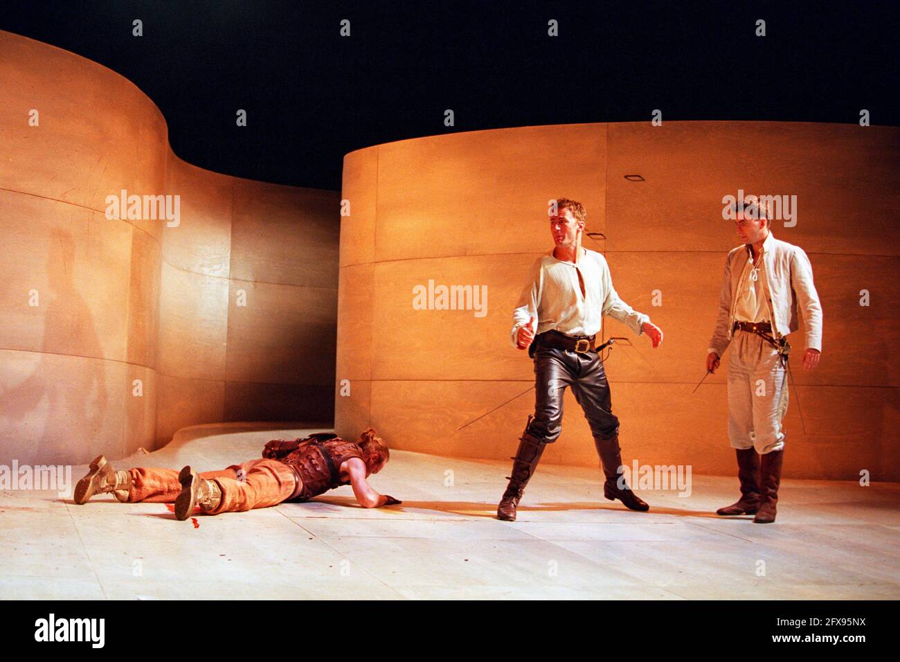 l-r: Keith Dunphy (Tybalt), Anthony Howell (Benvolio), David Tennant (Romeo) in ROMEO AND JULIET by Shakespeare at the Royal Shakespeare Company (RSC), Royal Shakespeare Theatre, Stratford-upon-Avon  05/07/2000  music: Stephen Warbeck  design: Tom Piper  lighting: Chris Davey  fights: Terry King  movement: Liz Ranken  director: Michael Boyd Stock Photo