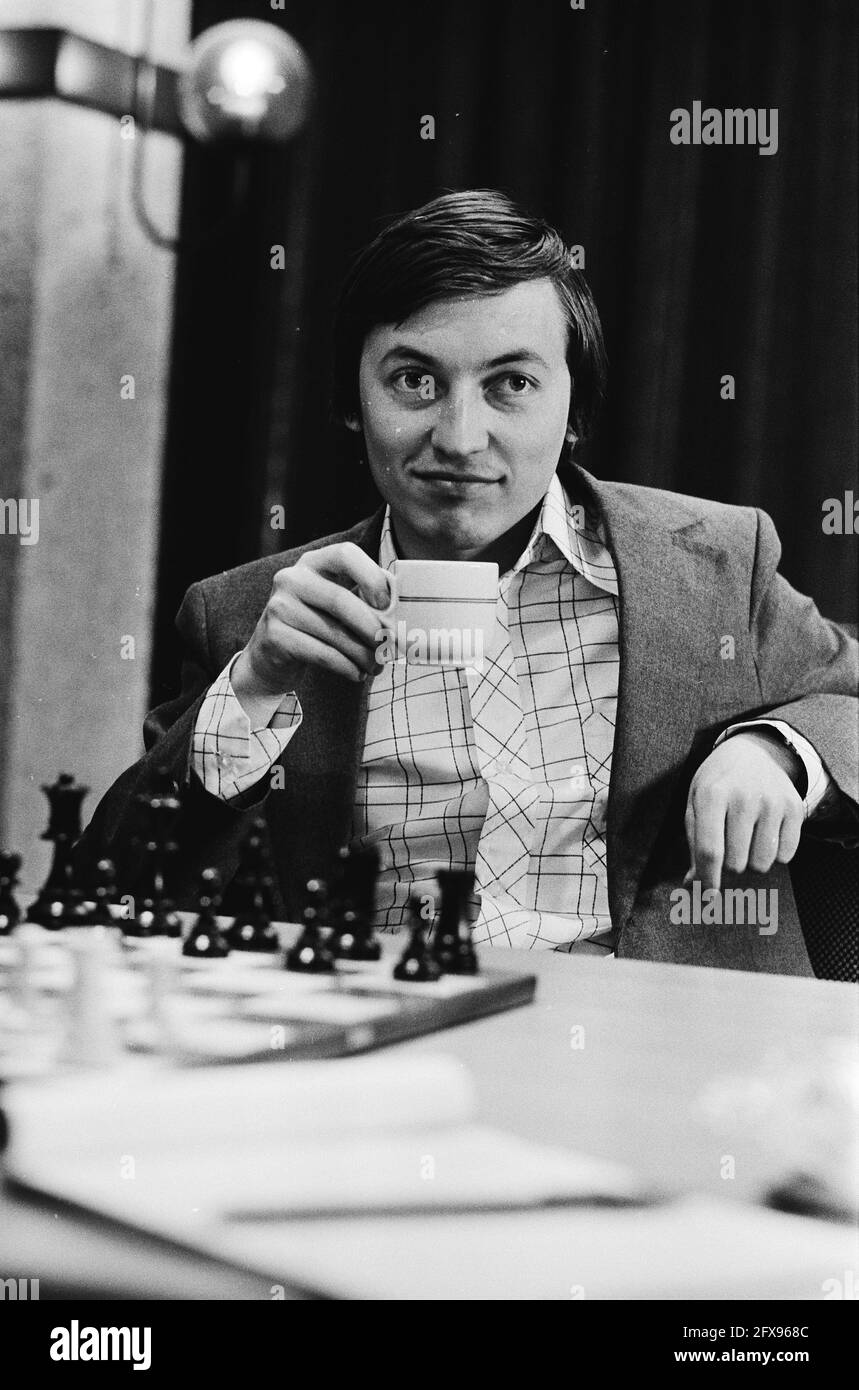 Tenth Interpolis Chess Tournament in Tilburg; A. Karpov (l) against V.  Korchnoi (r), October 21, 1986, chess, tournaments, The Netherlands, 20th  century press agency photo, news to remember, documentary, historic  photography 1945-1990