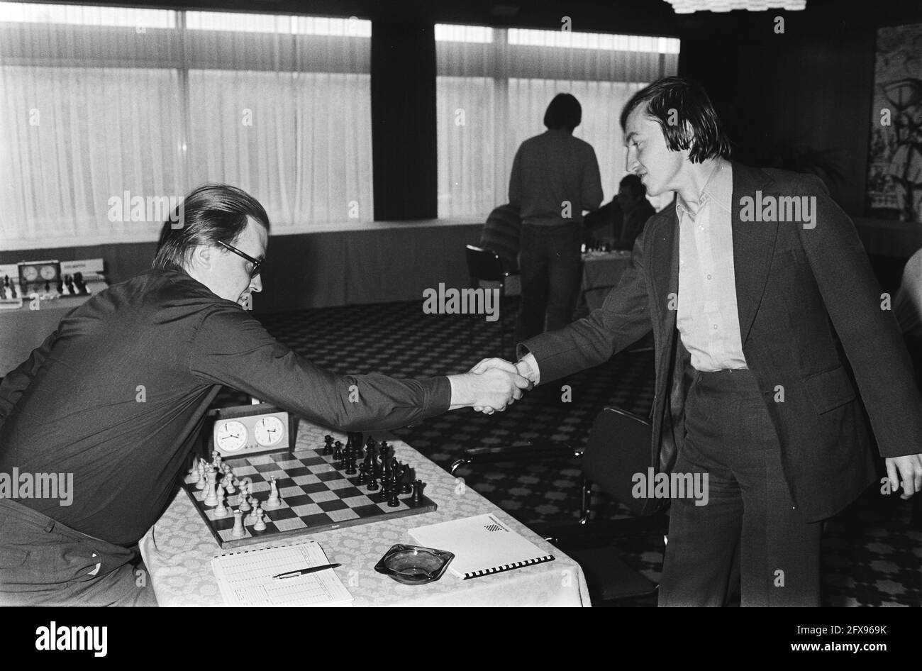 Karpov (l) plays against Hort; Timman (standing) looks on, July 10, 1980, chess  games, chess, chess players, tournaments, The Netherlands, 20th century  press agency photo, news to remember, documentary, historic photography  1945-1990