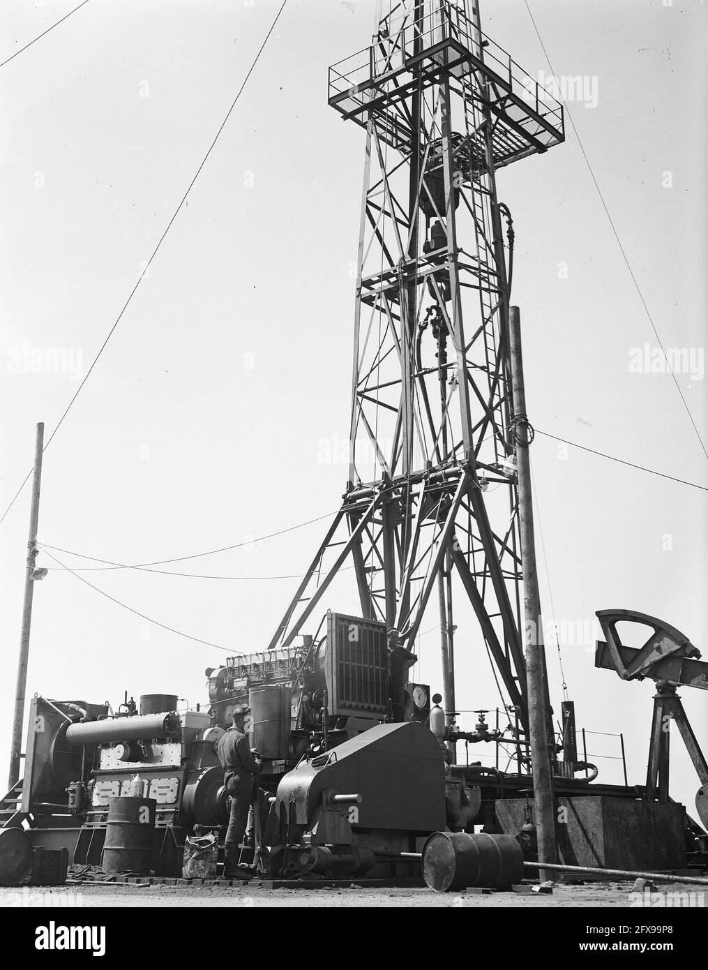 Petroleum extraction Black and White Stock Photos & Images - Alamy
