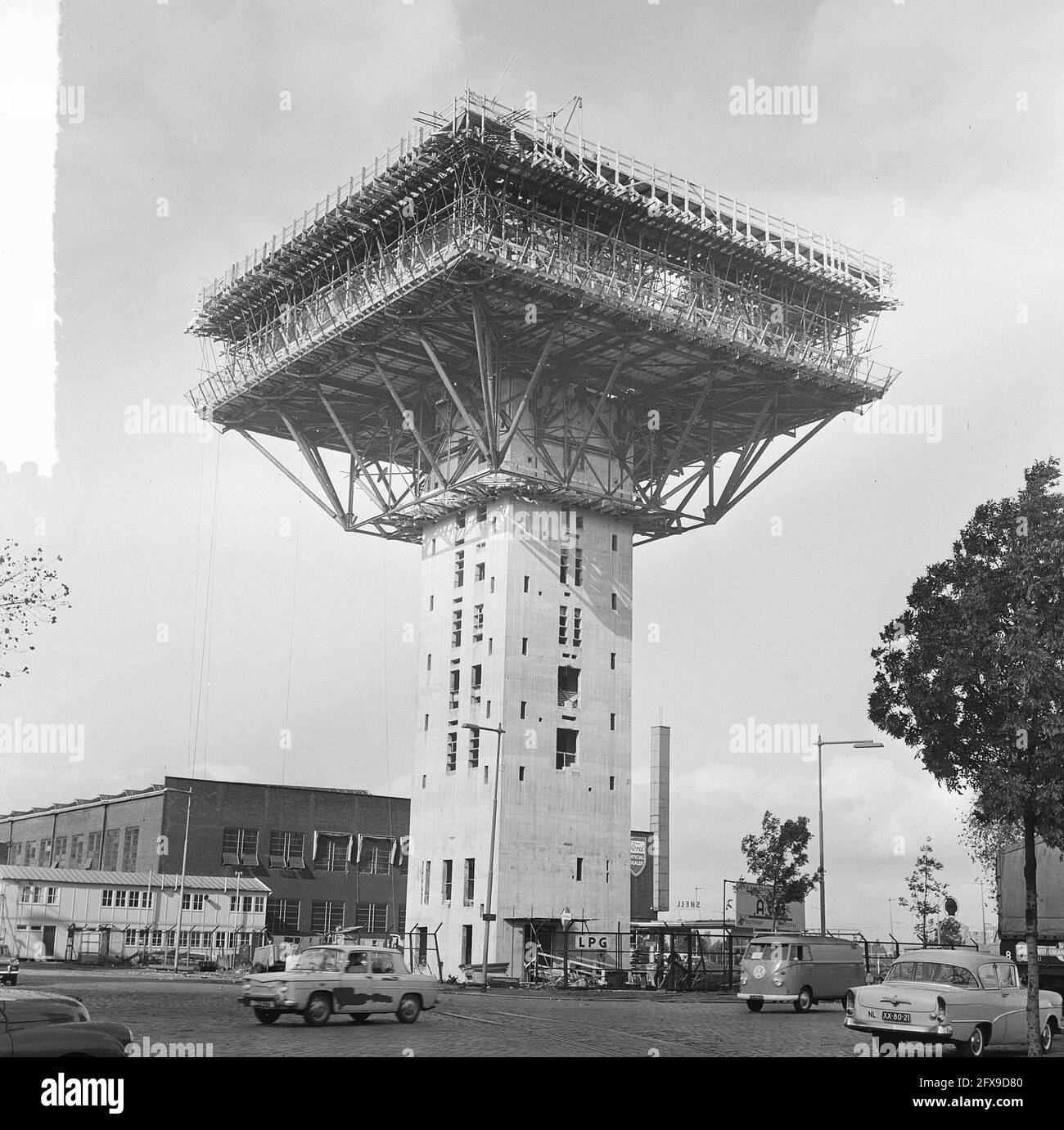 Construction of an office block in Marconiplein, Rotterdam, built from top to bottom, October 5, 1964, office blocks, The Netherlands, 20th century press agency photo, news to remember, documentary, historic photography 1945-1990, visual stories, human history of the Twentieth Century, capturing moments in time Stock Photo