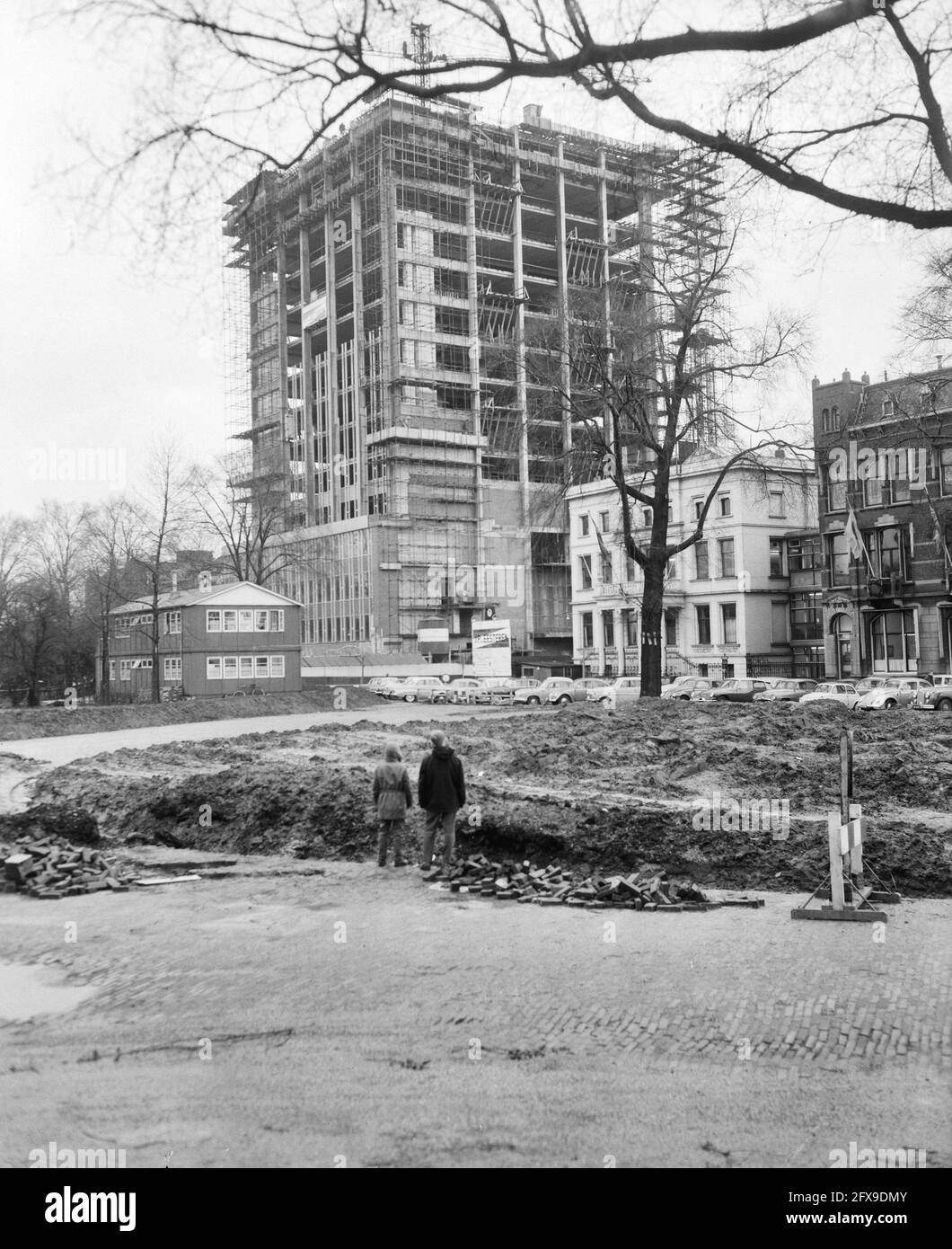Construction of new headquarters of Phs. van Ommeren at Westerlaan, the 15-story building, January 31, 1961, construction, buildings, headquarters, floors, The Netherlands, 20th century press agency photo, news to remember, documentary, historic photography 1945-1990, visual stories, human history of the Twentieth Century, capturing moments in time Stock Photo