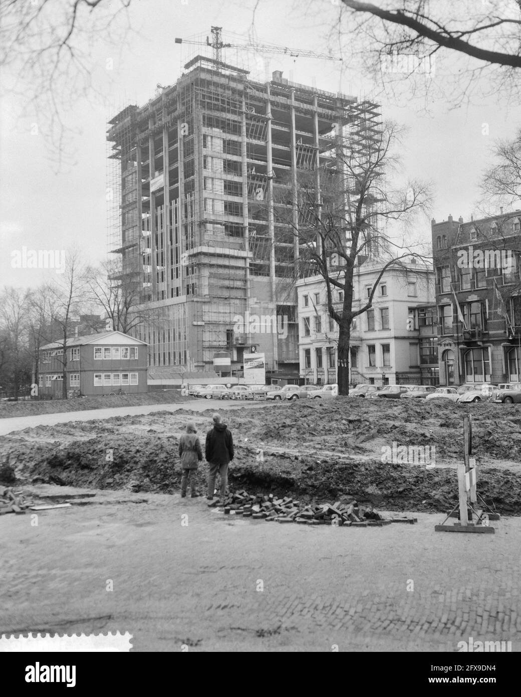 Construction of new headquarters of Phs. van Ommeren at Westerlaan, the 15-story building, January 31, 1961, construction, buildings, headquarters, floors, The Netherlands, 20th century press agency photo, news to remember, documentary, historic photography 1945-1990, visual stories, human history of the Twentieth Century, capturing moments in time Stock Photo