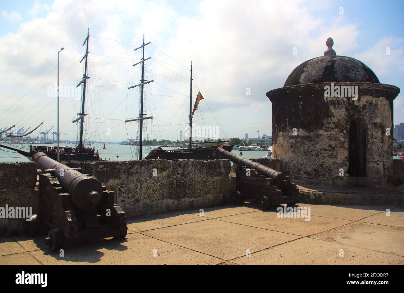 Ancient city walls with fortifications overlooking the harbour, Cartagena, Colombia, South America Stock Photo