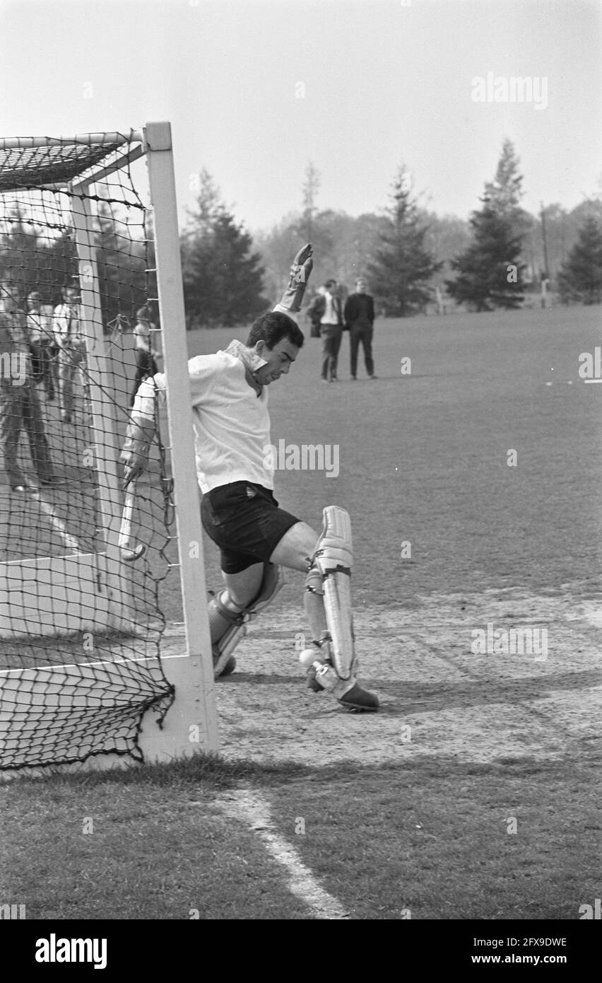Goalkeeper Brederode (HHYC) Dutch field hockey team, April 29, 1968, field hockey, goalies, The