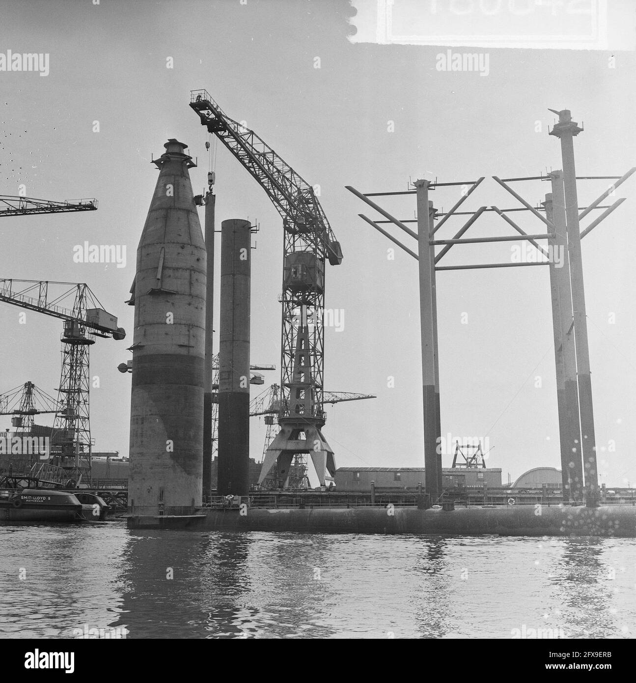 Construction of the American drilling rig Transworld Rig 58. Co-production  of Van der Giessen - de Noord (Krimpen aan den IJssel), P. Smit jr.  (Rotterdam) and Wilton Feijenoord (Schiedam). The drilling rig