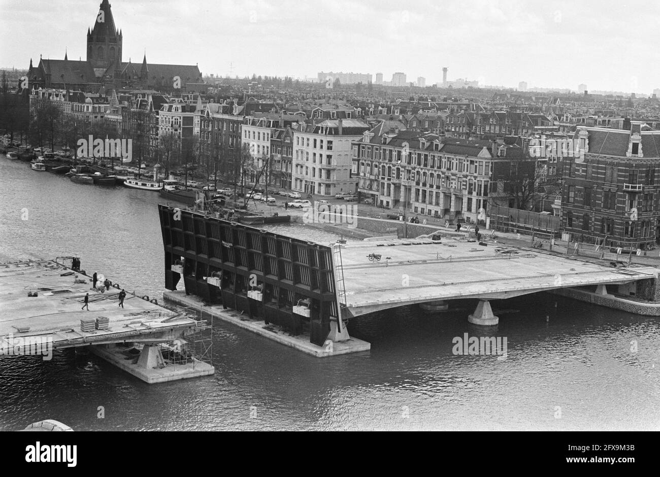 Bridge across the Amstel at Stadhouderskade, Amsterdam, overview of the works, 16 April 1969, Work, bridges, views, The Netherlands, 20th century press agency photo, news to remember, documentary, historic photography 1945-1990, visual stories, human history of the Twentieth Century, capturing moments in time Stock Photo