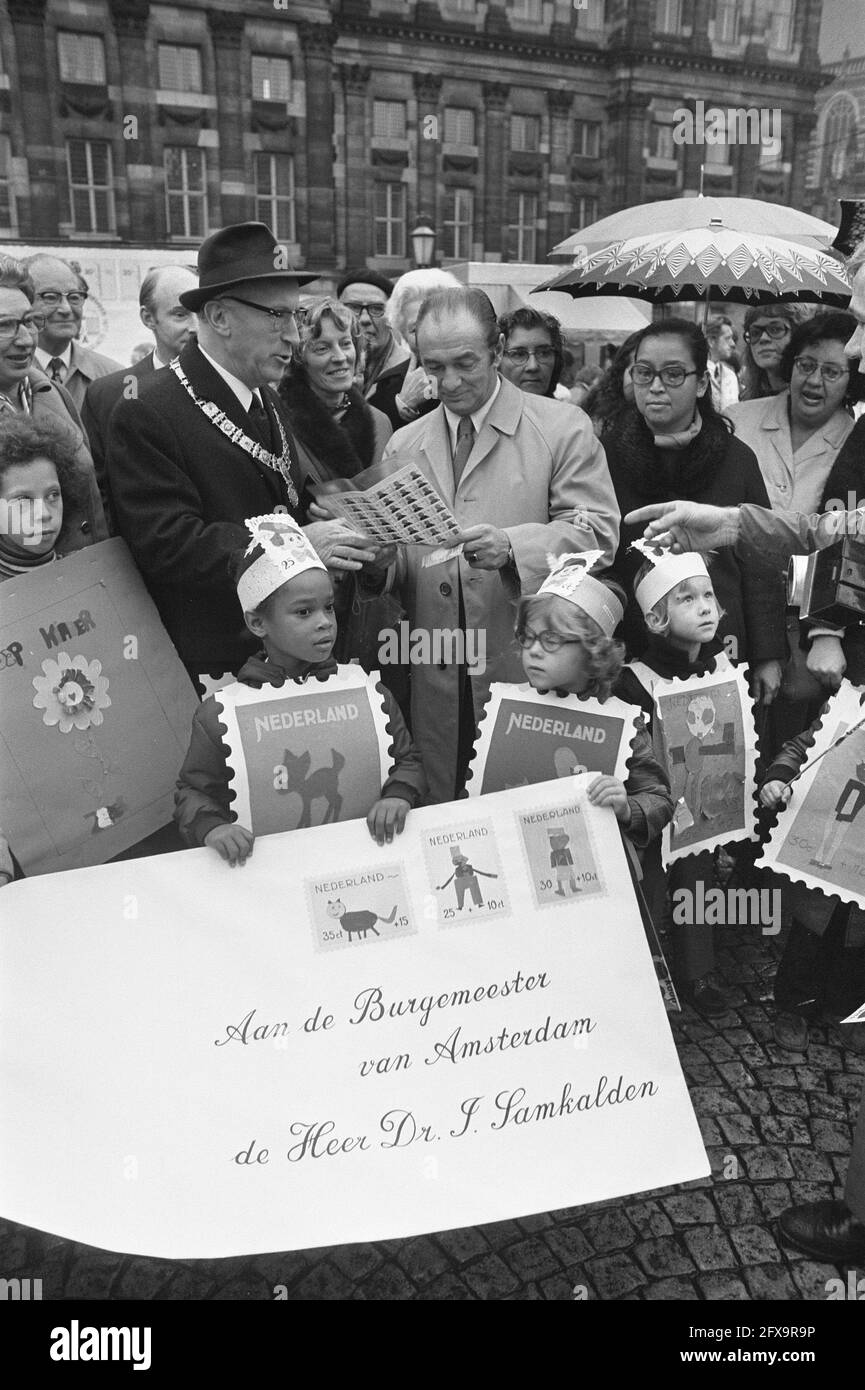 Mayor Samkalden buys first children's stamps on Dam Square, November 7, 1972, CHILDREN'S POSTAGE SEALS, The Netherlands, 20th century press agency photo, news to remember, documentary, historic photography 1945-1990, visual stories, human history of the Twentieth Century, capturing moments in time Stock Photo