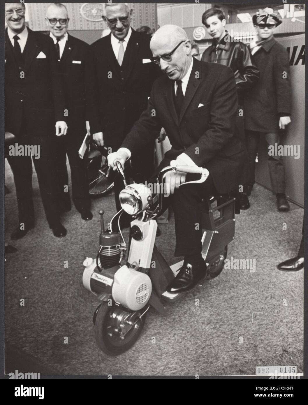 Mayor Samkalden showed great interest in the mini scooter exhibited at the 56th RAI two-wheeler exhibition, which was officially opened by him, February 26, 1968, mayors, openings, exhibitions, tscooters, The Netherlands, 20th century press agency photo, news to remember, documentary, historic photography 1945-1990, visual stories, human history of the Twentieth Century, capturing moments in time Stock Photo