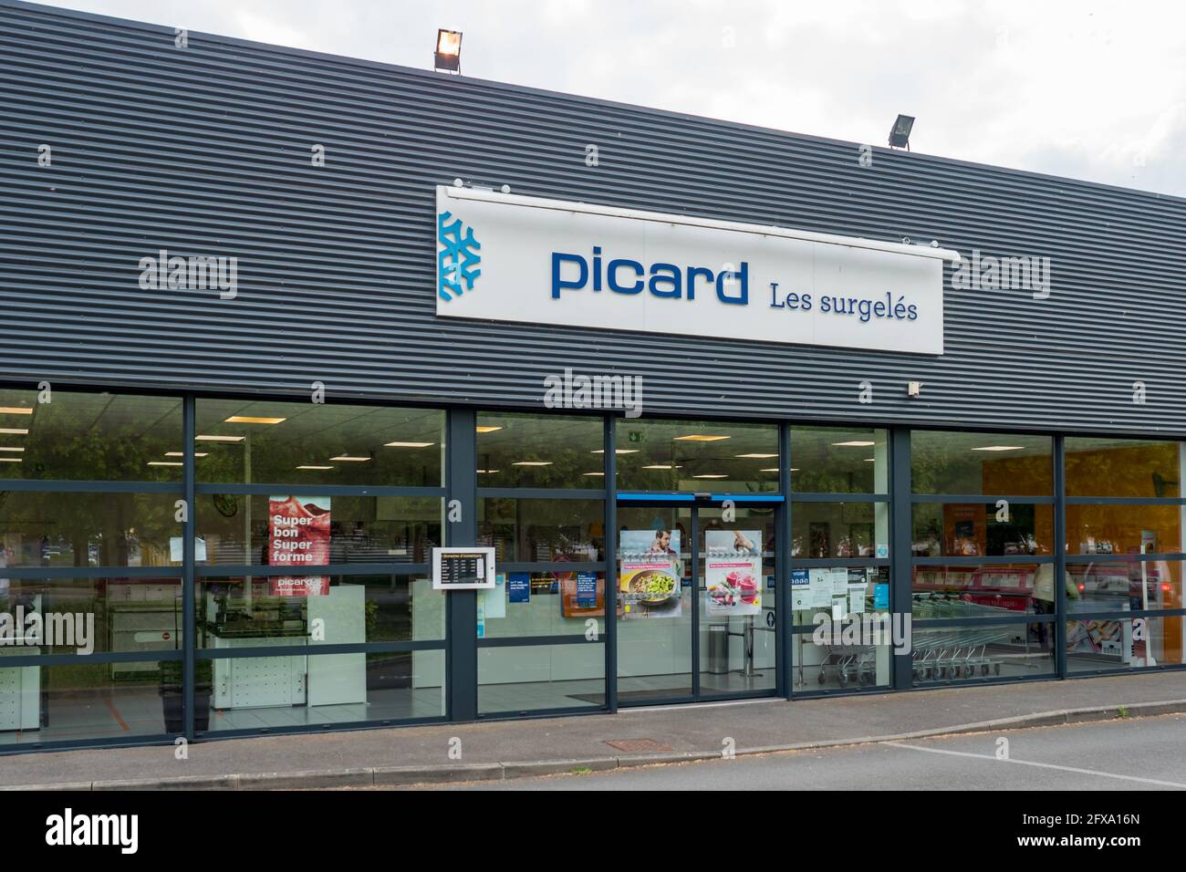 Noz shop hires stock photography and images Alamy