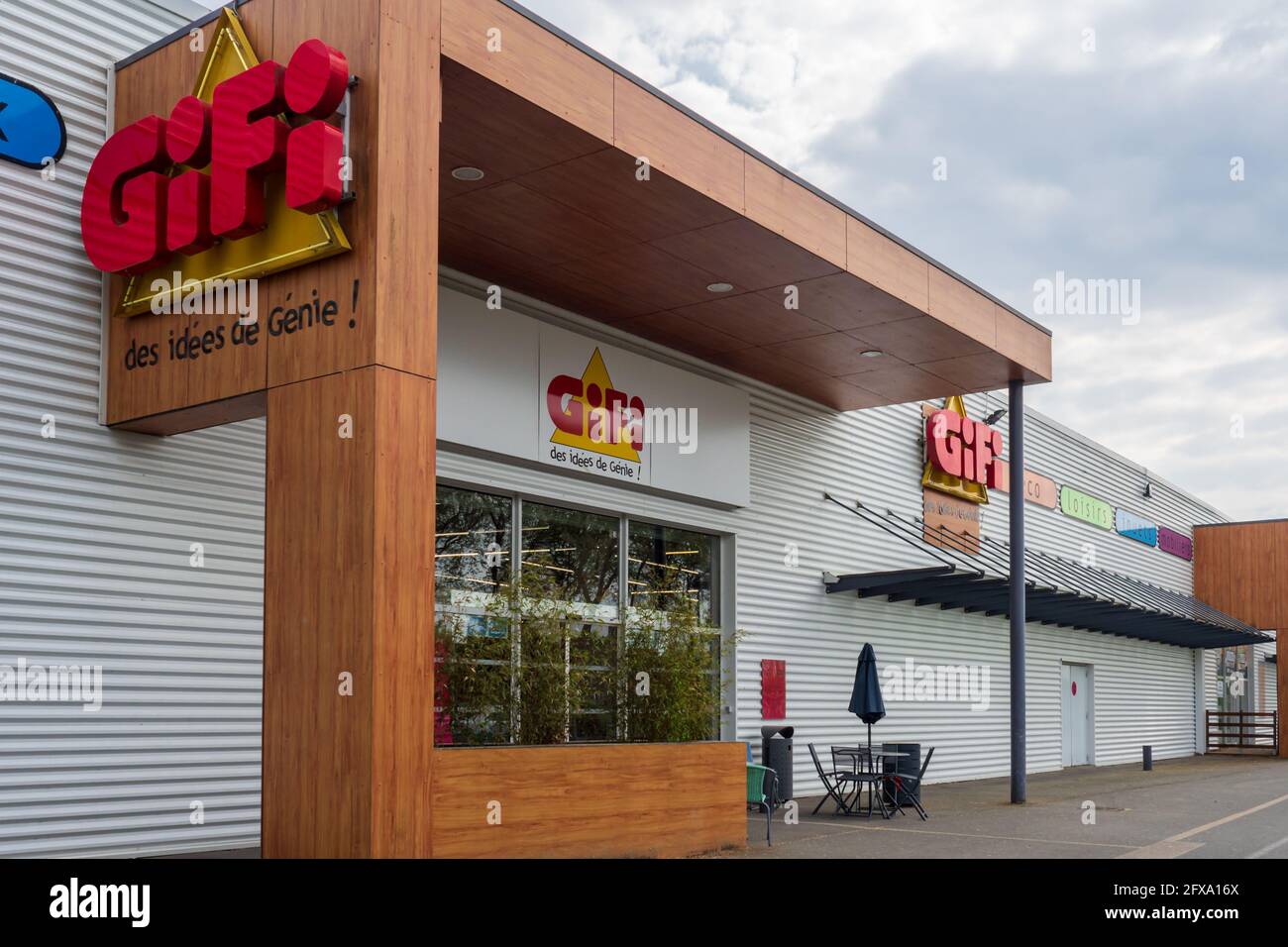 GIFI Front Store Facade of french Shop with Logo Signage in Fleche, France  20.5.2021 GIFI is famous brand for home products, gifts and house appliance  Stock Photo - Alamy