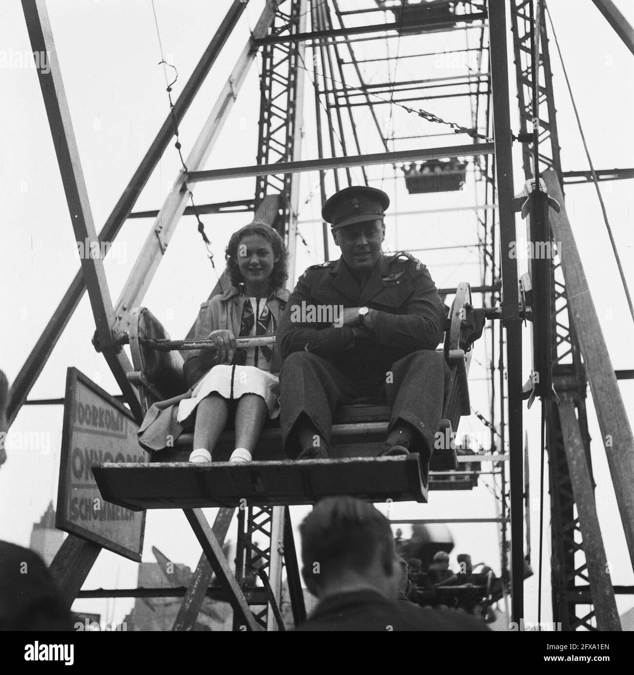 Fairground. Young woman and soldier in a Ferris wheel, 1945, entertainment, fairgrounds, second world war, The Netherlands, 20th century press agency photo, news to remember, documentary, historic photography 1945-1990, visual stories, human history of the Twentieth Century, capturing moments in time Stock Photo
