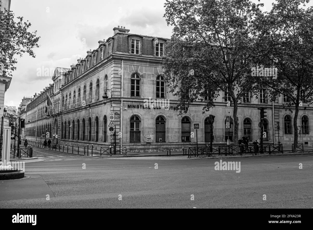 Black and white vintage picture of Ministere des Outre mer (Parisian Ministry of Overseas). Direction of Legal and Administrative Information. 12 may Stock Photo