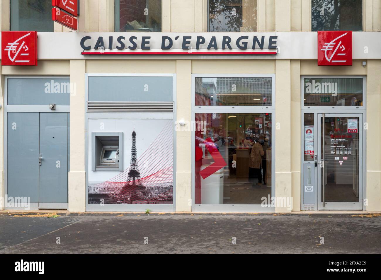 CAISSE D'EPARGNE Bank Front Store Facade of french Shop with Logo Signage  in Fleche, France 20.5.2021 CAISSE D'EPARGNE Bank is famous brand for  saving Stock Photo - Alamy
