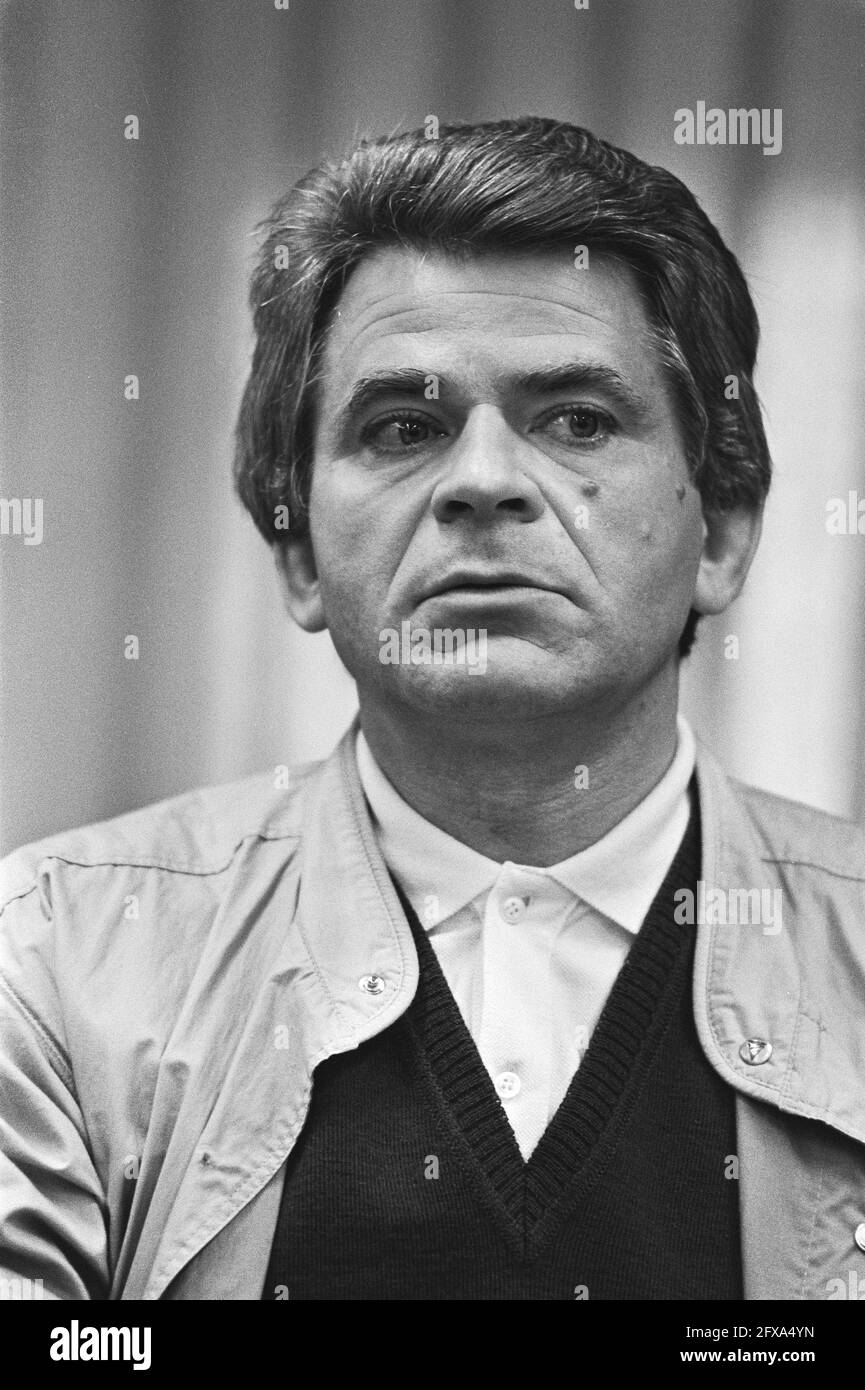 Boris Spassky Russian chess grandmaster talking about his life on stage at  Hay Festival 2008 Hay on Wye Powys Wales UK Stock Photo - Alamy