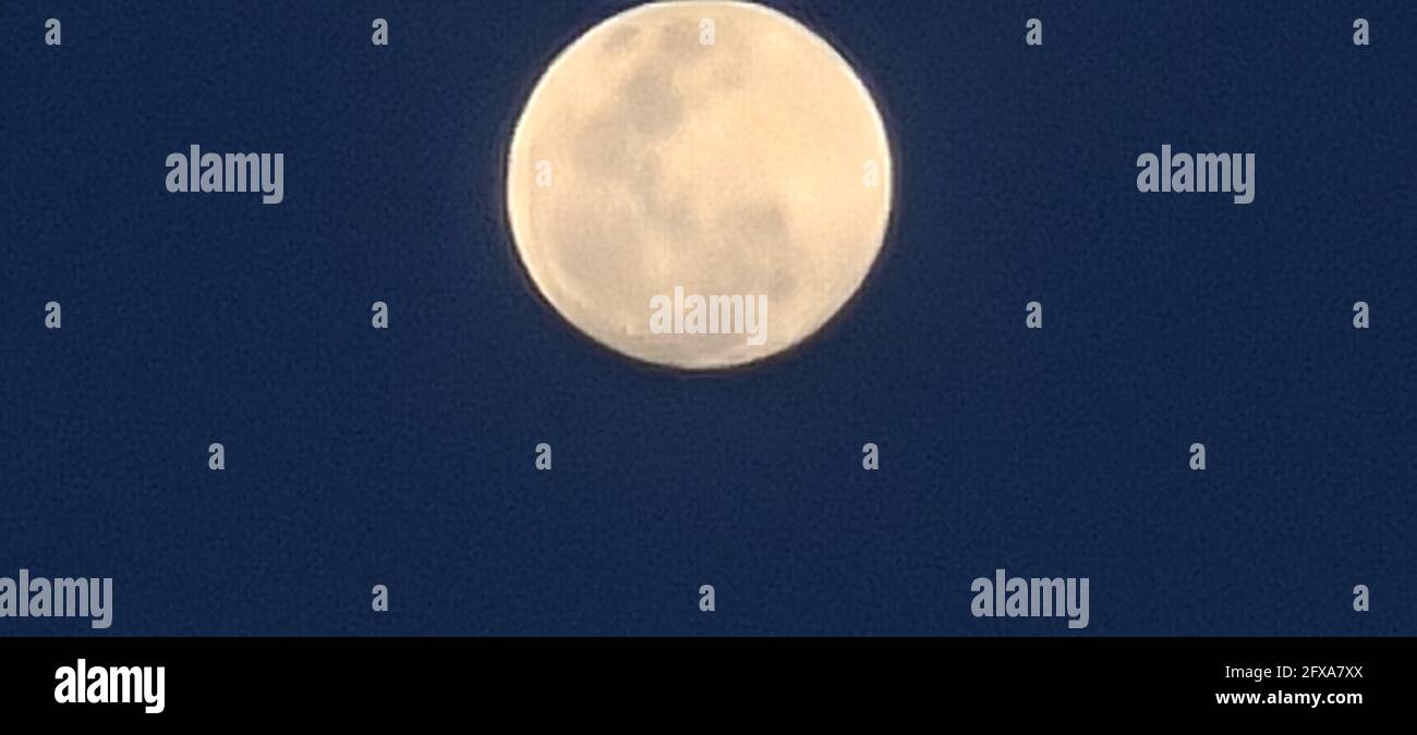 Bongao, Philippines. 25th May, 2021. Full moon in Bongao, Tawi-Tawi. (Photo by Sherbien Dacalanio/Pacific Press) Credit: Pacific Press Media Production Corp./Alamy Live News Stock Photo