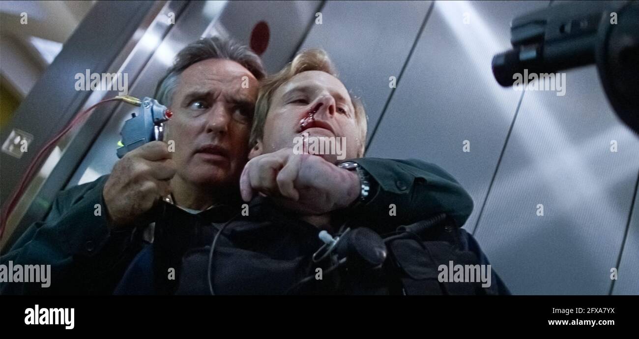 USA. Jeff Daniels and Dennis Hopper in a scene from the (C)Twentieth ...