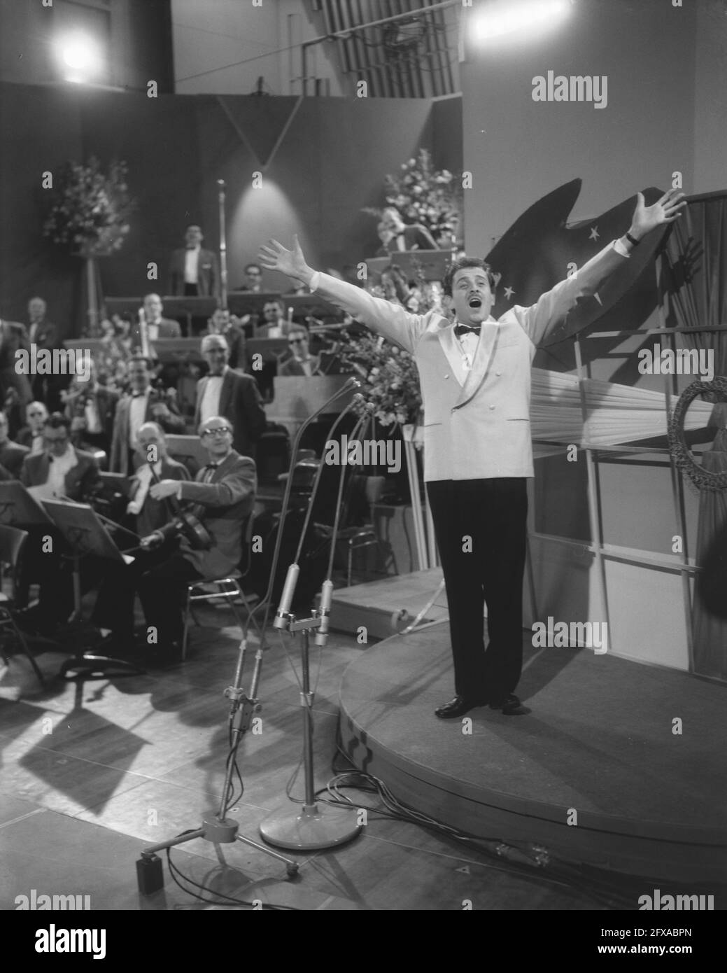 File:Io, mammeta e tu (1958) Domenico Modugno.png - Wikimedia