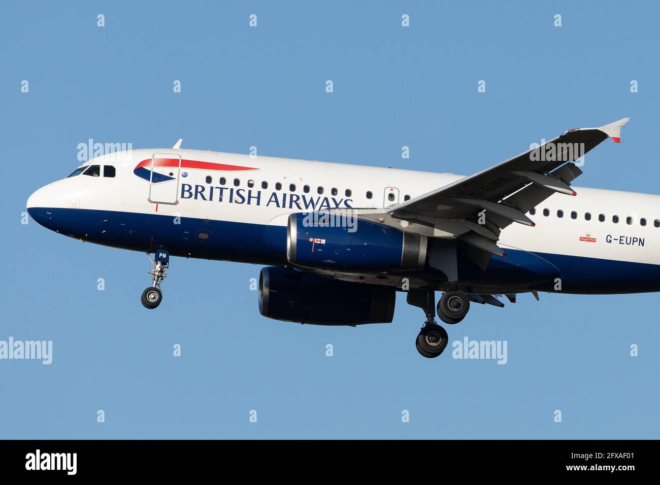 Plane wing british airways hi-res stock photography and images