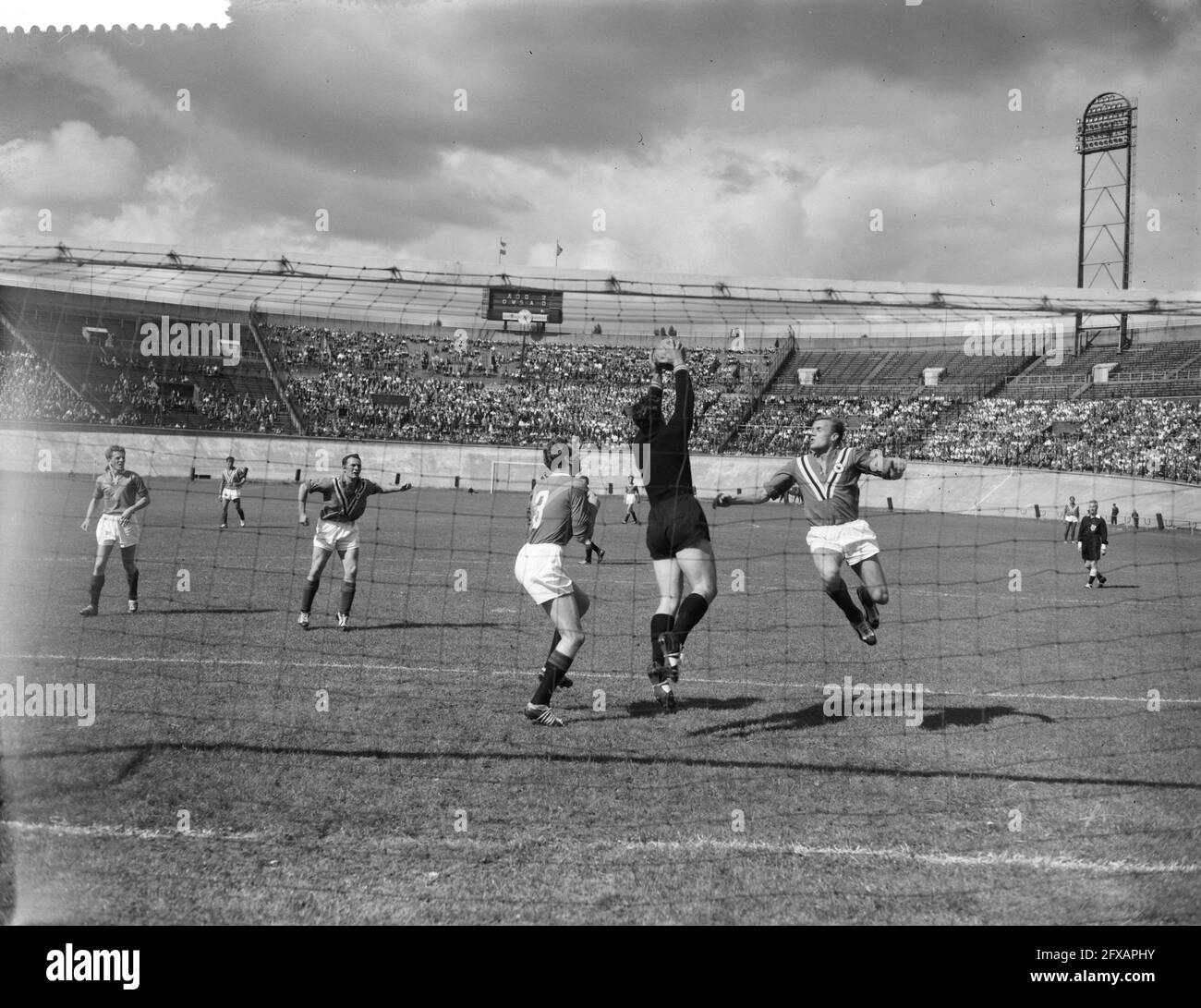 DWS against ADO 2-4, goalkeeper Niezen intercepts an attack Schenkel,  August 30, 1959, The Netherlands, 20th century press agency photo, news to  remember, documentary, historic photography 1945-1990, visual stories,  human history of