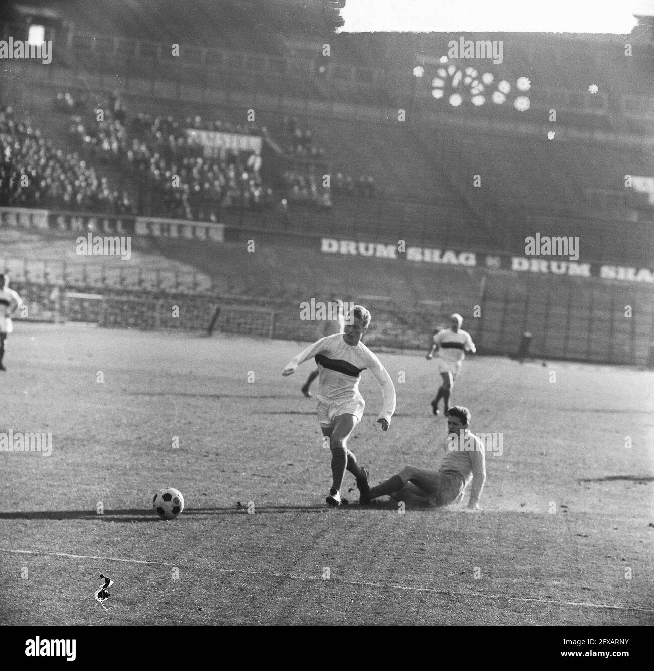 DWS against Sittardia 2-0, Huub Lenz in action, January 31, 1965, sports, soccer, The Netherlands, 20th century press agency photo, news to remember, documentary, historic photography 1945-1990, visual stories, human history of the Twentieth Century, capturing moments in time Stock Photo