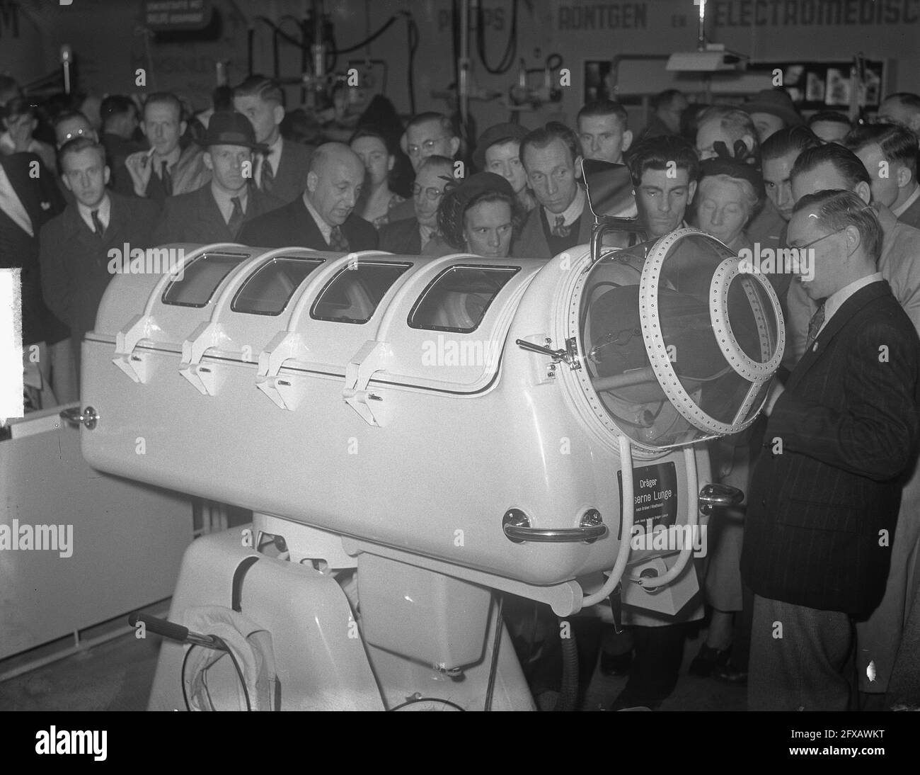 Iron lung hi-res stock photography and images - Alamy