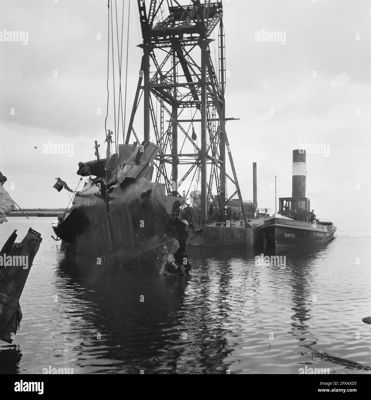 A ship is lifted, 1945, harbors, reconstruction, The Netherlands, 20th