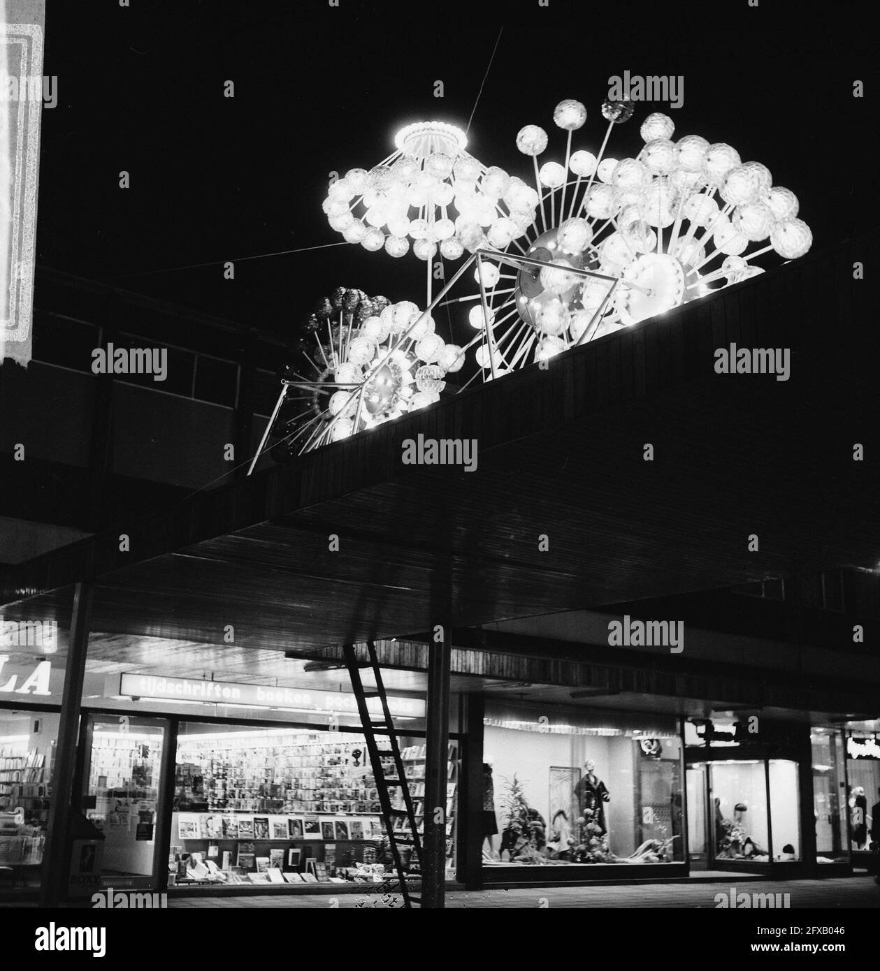 Christmas lighting in the Lijnbaan, Rotterdam, 8 December 1965, The Netherlands, 20th century press agency photo, news to remember, documentary, historic photography 1945-1990, visual stories, human history of the Twentieth Century, capturing moments in time Stock Photo
