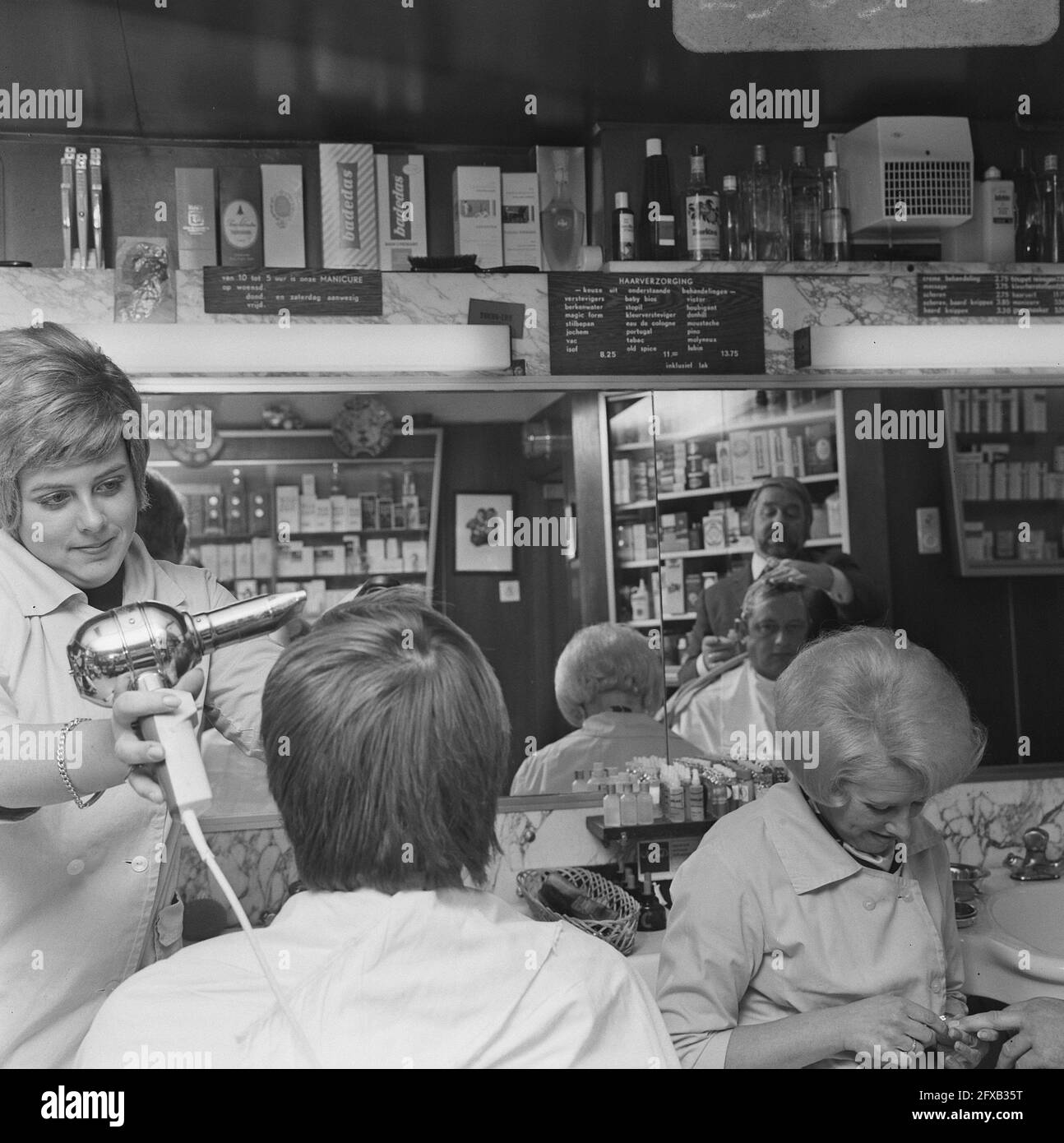 First woman in Amsterdam who acquired the professional diploma in men's hairdressing Jessica Nietvelt. She works in the business of her father Tonny Nietvelt., 4 December 1969, hairdressers, The Netherlands, 20th century press agency photo, news to remember, documentary, historic photography 1945-1990, visual stories, human history of the Twentieth Century, capturing moments in time Stock Photo