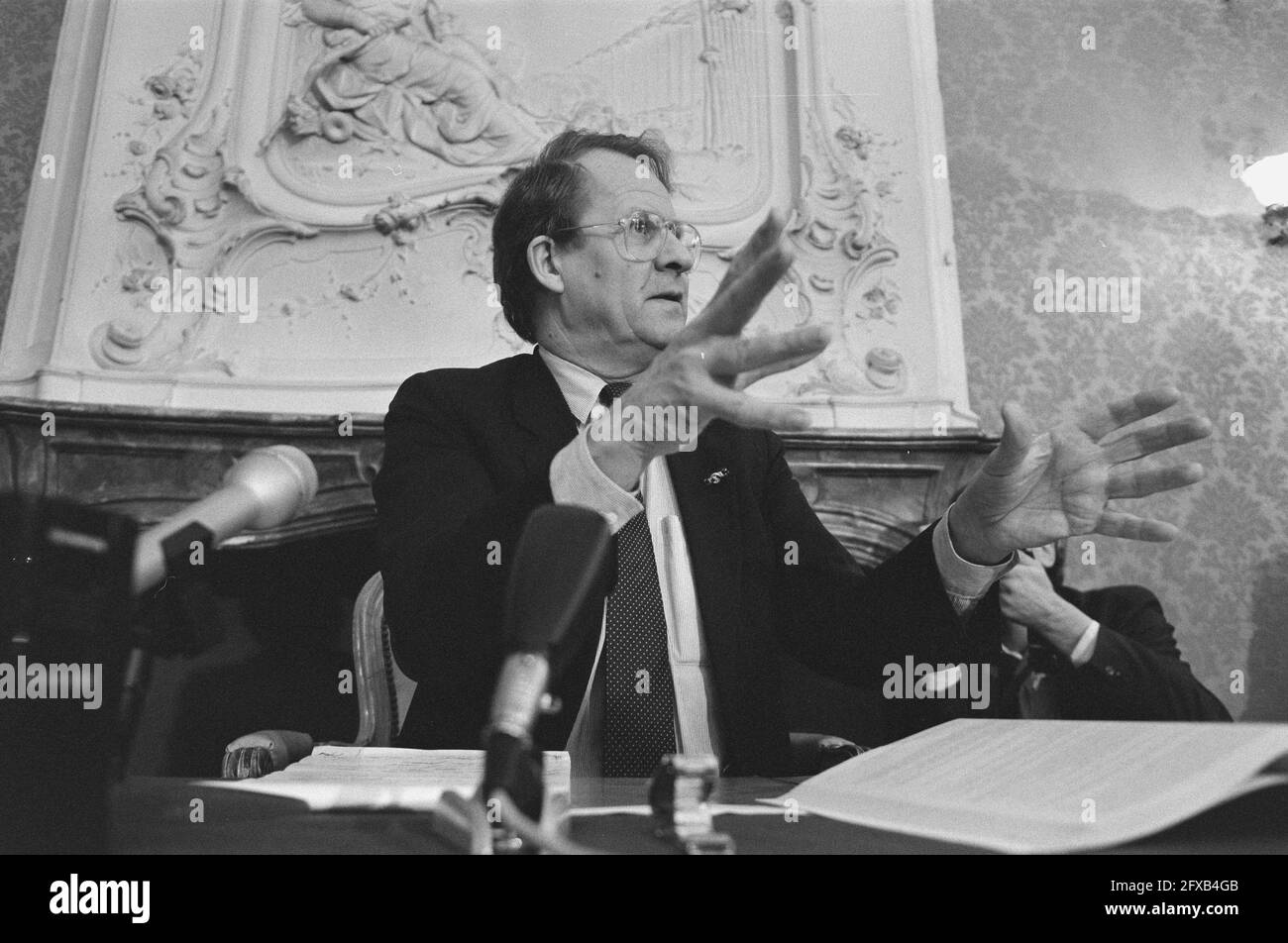 Klaas De Vries Dominee Klaas de vries presented hi-res stock photography and images - Alamy