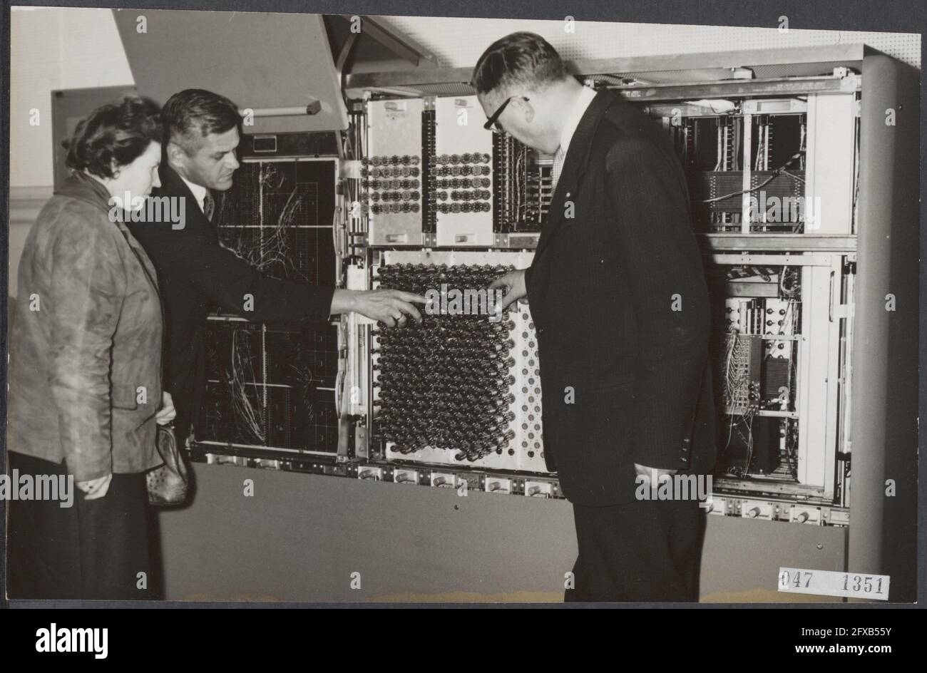 Anefo photo collection. Bobby Fischer in Hilton Hotel in Amsterdam For  discussions with fide chairman Max Euwe (right) about the two camp to the  world championship with Boris Spassky. January 31, 1972.