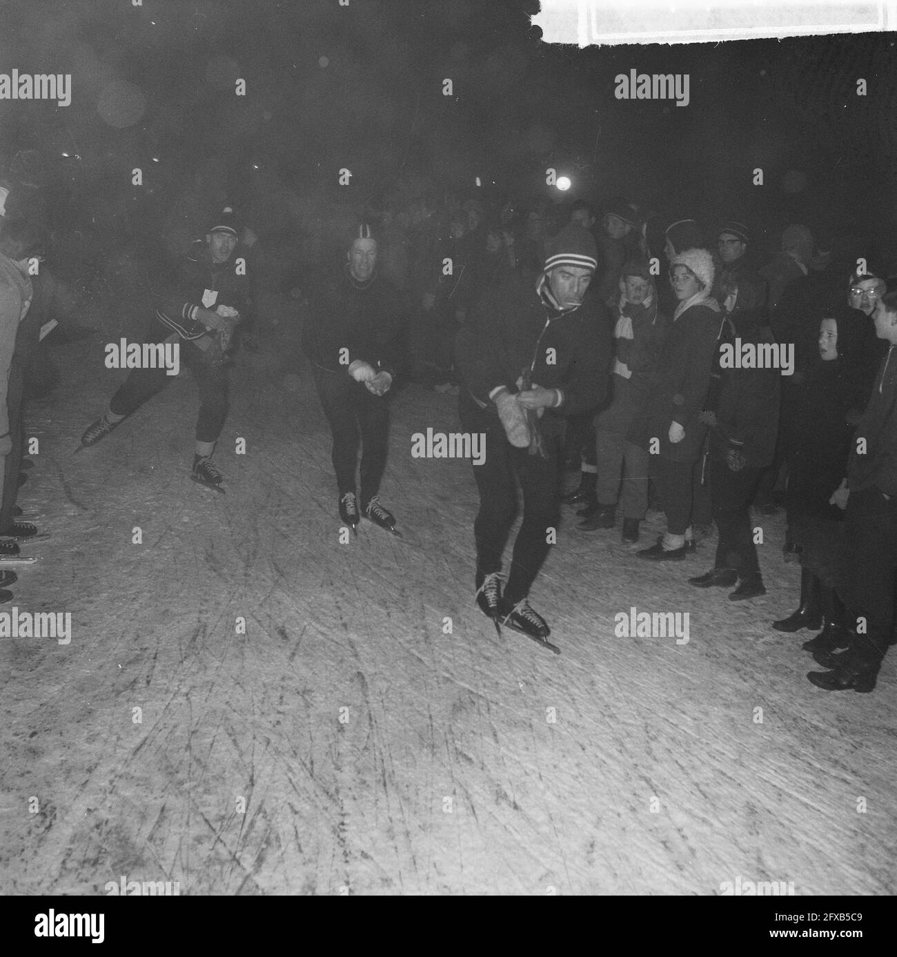 Elfstedentocht 1963. Participants on the ice after the start in Leeuwarden, 18 January 1963, skating, sports, The Netherlands, 20th century press agency photo, news to remember, documentary, historic photography 1945-1990, visual stories, human history of the Twentieth Century, capturing moments in time Stock Photo