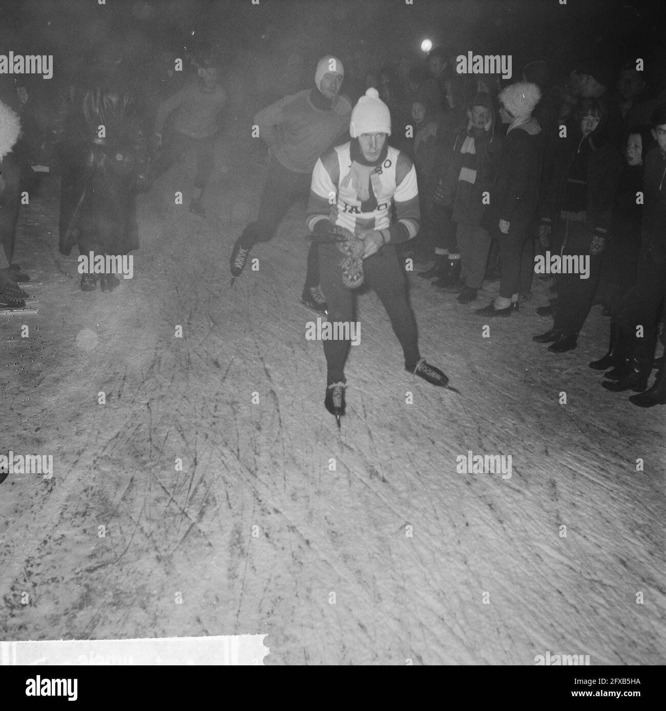 Elfstedentocht 1963. On the ice after the start, 18 January 1963, skating, sport, The Netherlands, 20th century press agency photo, news to remember, documentary, historic photography 1945-1990, visual stories, human history of the Twentieth Century, capturing moments in time Stock Photo
